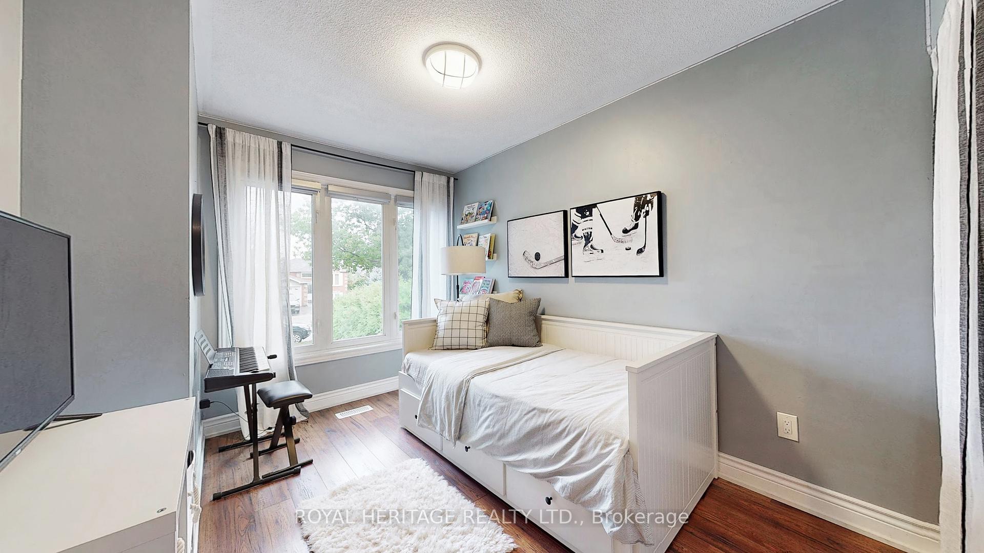 Photo 21 of 32 Fenwick Avenue, Clarington, Bowmanville — HOMEH