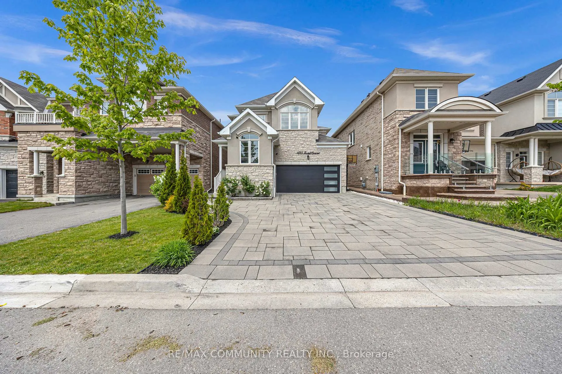 Photo 2 of 1055 Foxtail Crescent E, Pickering, Rural Pickering — HOMEH