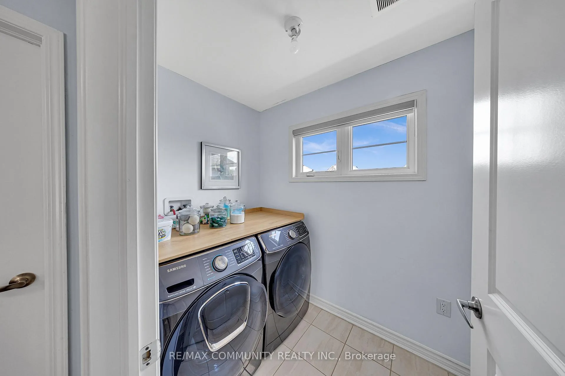 Photo 28 of 1055 Foxtail Crescent E, Pickering, Rural Pickering — HOMEH