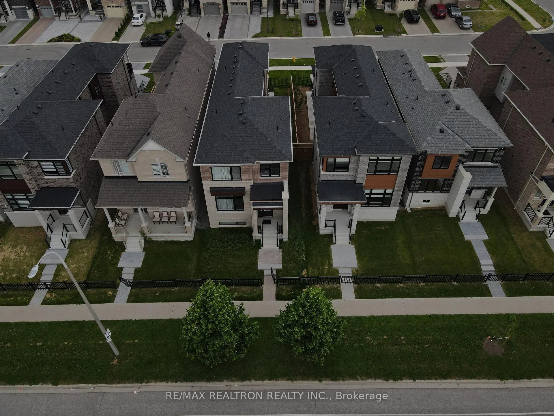 Photo 4 of 9 Mountainside Crescent, Whitby, Rolling Acres — HOMEH
