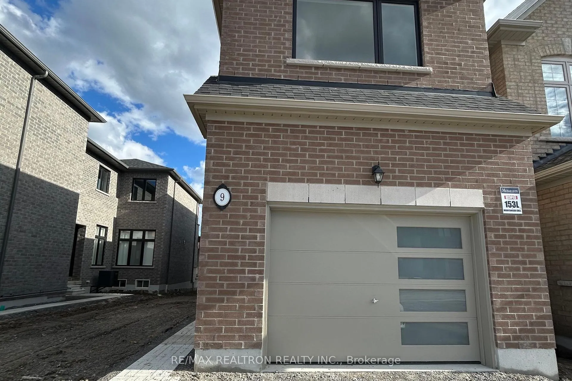 Photo 7 of 9 Mountainside Crescent, Whitby, Rolling Acres — HOMEH
