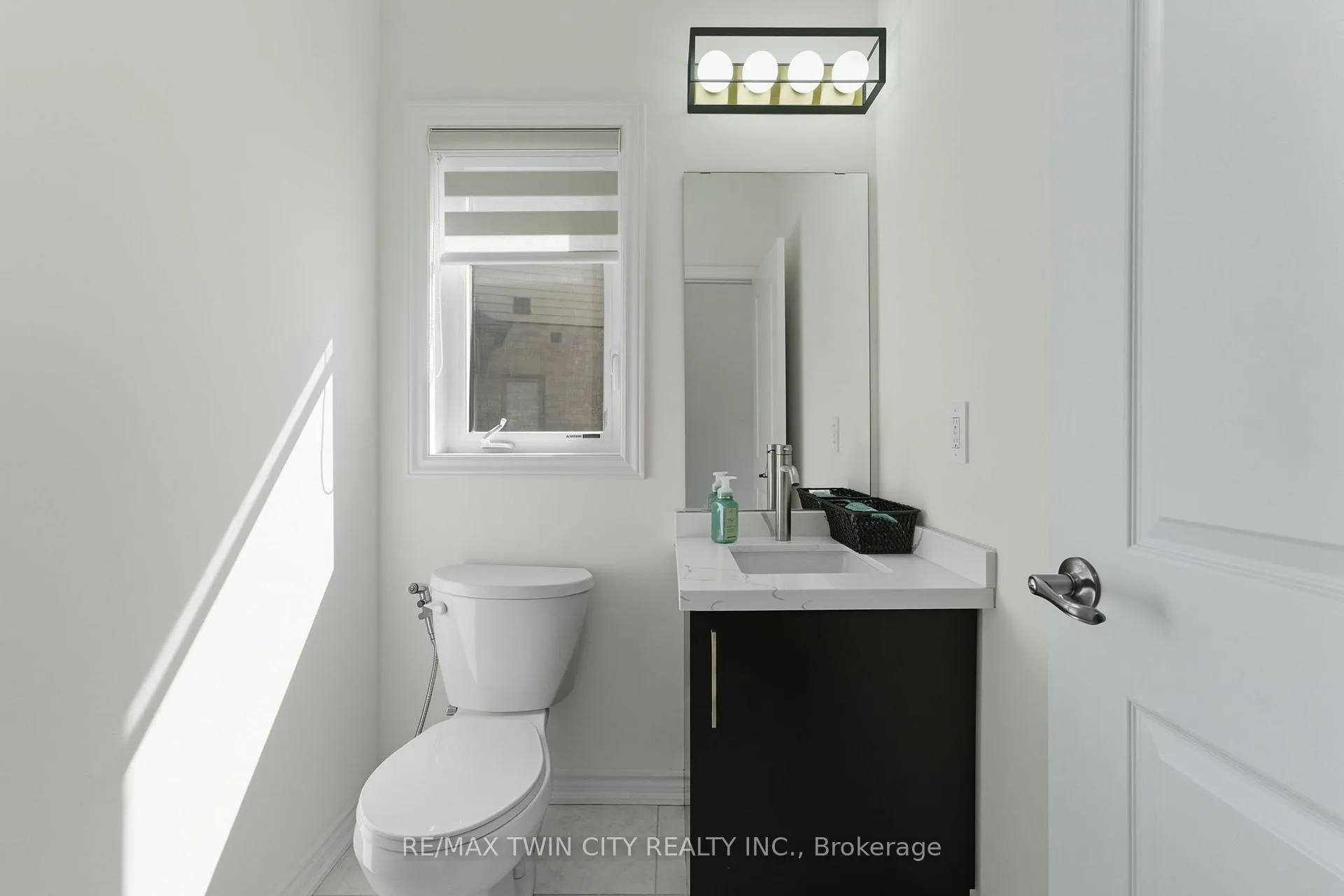 Photo 6 of 23 Whitton Drive, Brant, Paris — HOMEH