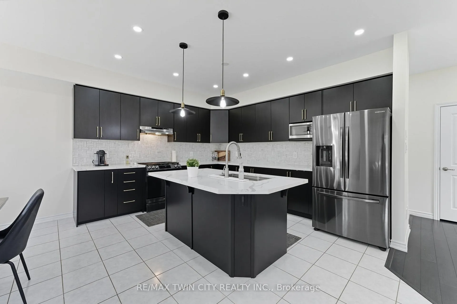 Photo 9 of 23 Whitton Drive, Brant, Paris — HOMEH