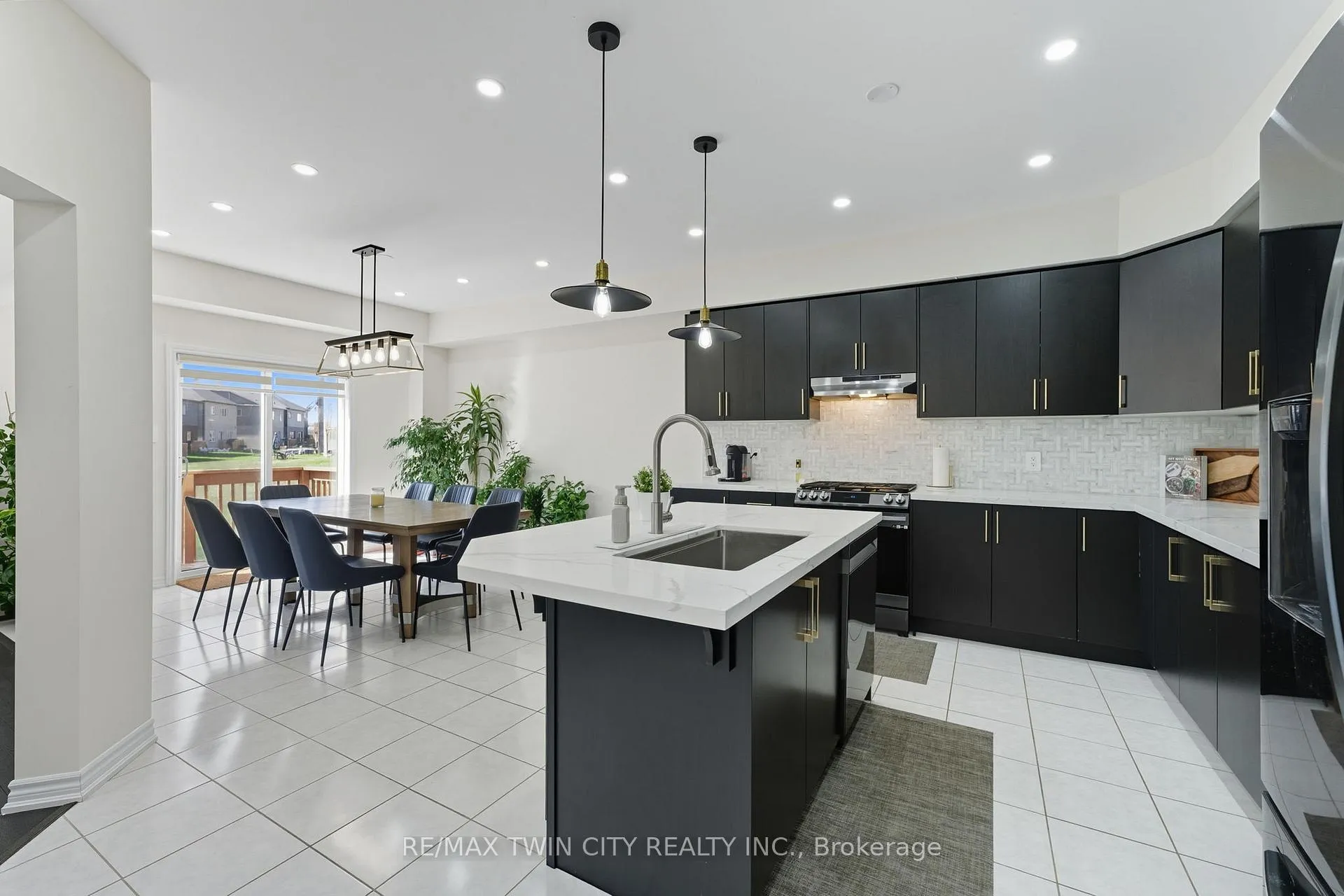 Photo 10 of 23 Whitton Drive, Brant, Paris — HOMEH