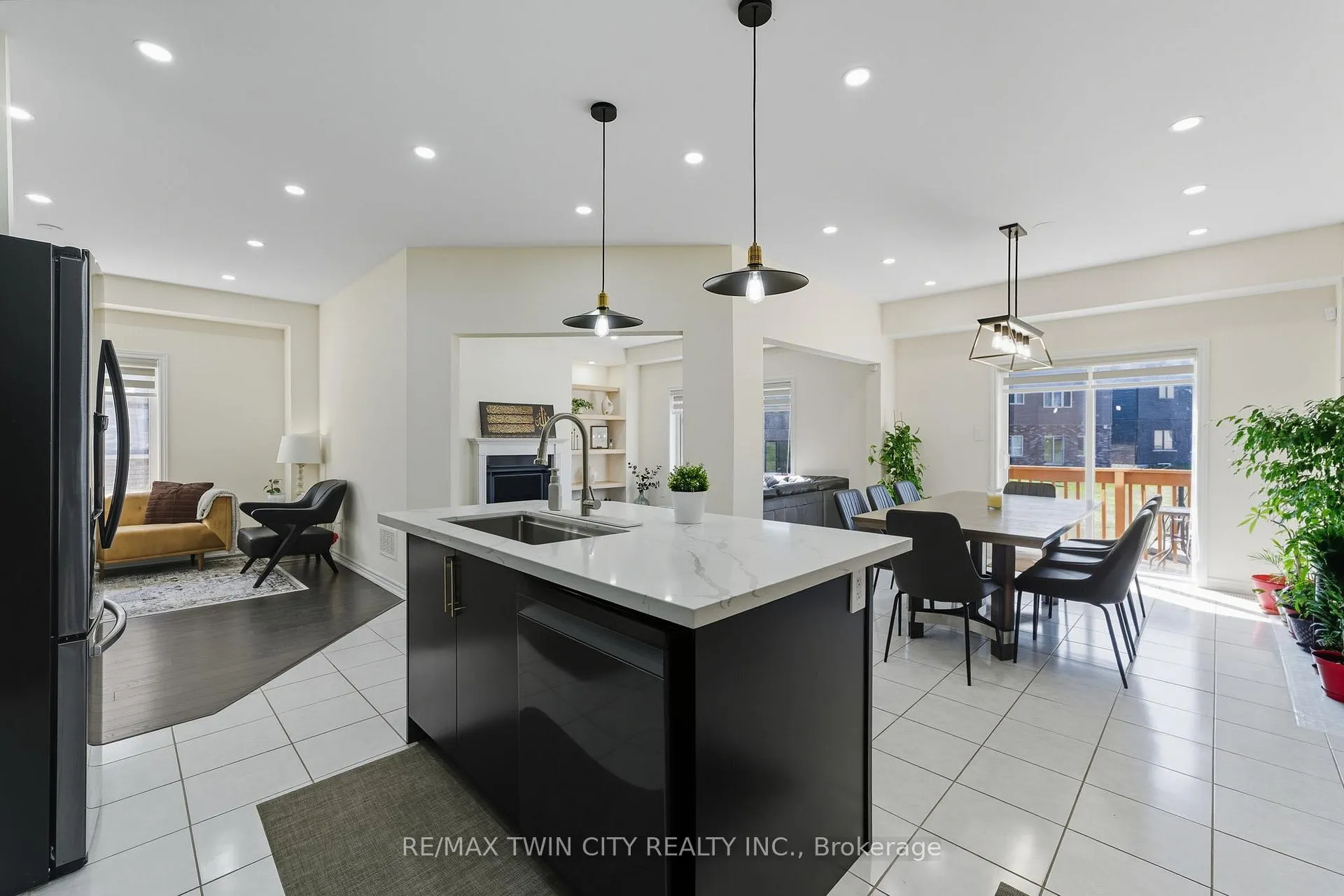 Photo 12 of 23 Whitton Drive, Brant, Paris — HOMEH