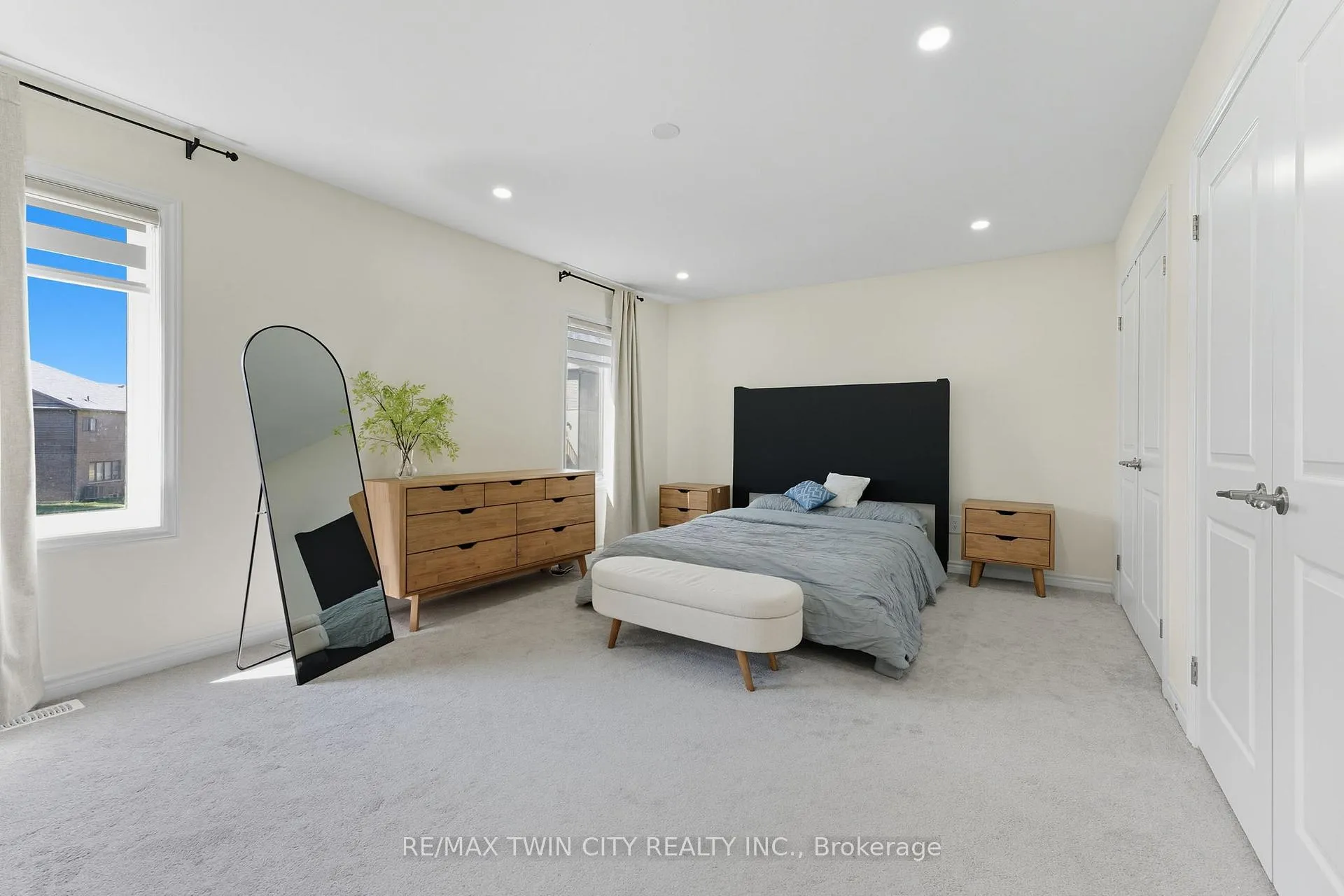 Photo 21 of 23 Whitton Drive, Brant, Paris — HOMEH