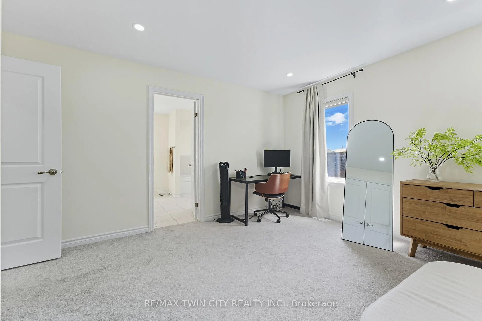 Photo 22 of 23 Whitton Drive, Brant, Paris — HOMEH
