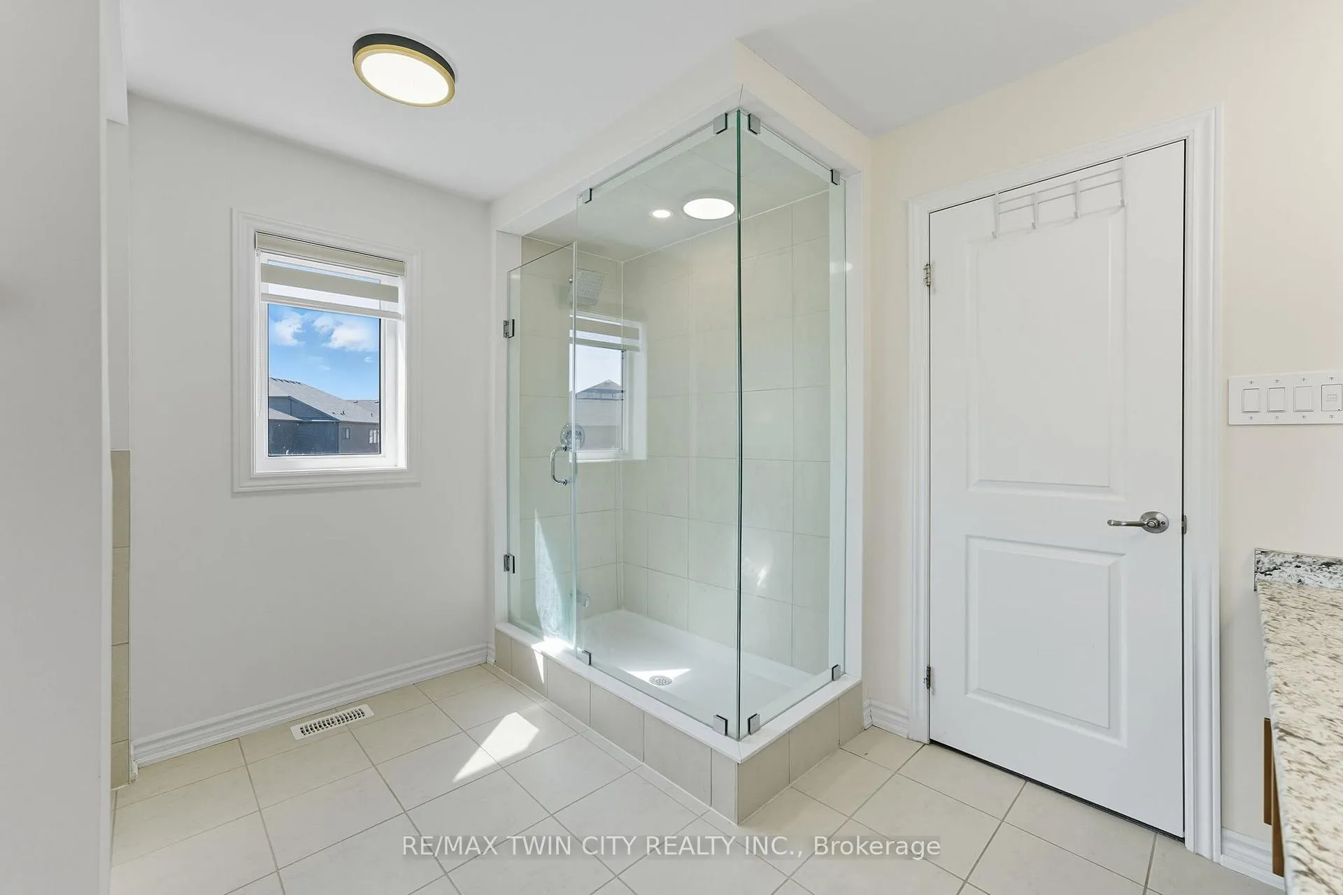 Photo 23 of 23 Whitton Drive, Brant, Paris — HOMEH