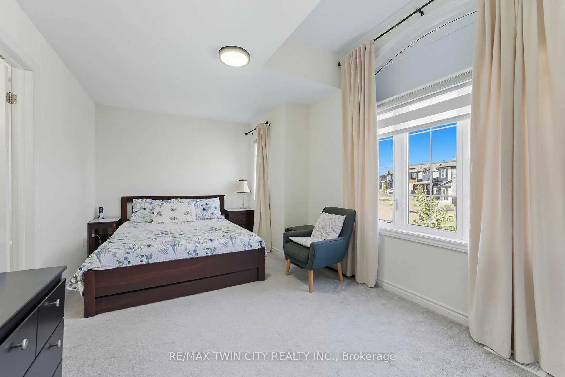Photo 26 of 23 Whitton Drive, Brant, Paris — HOMEH