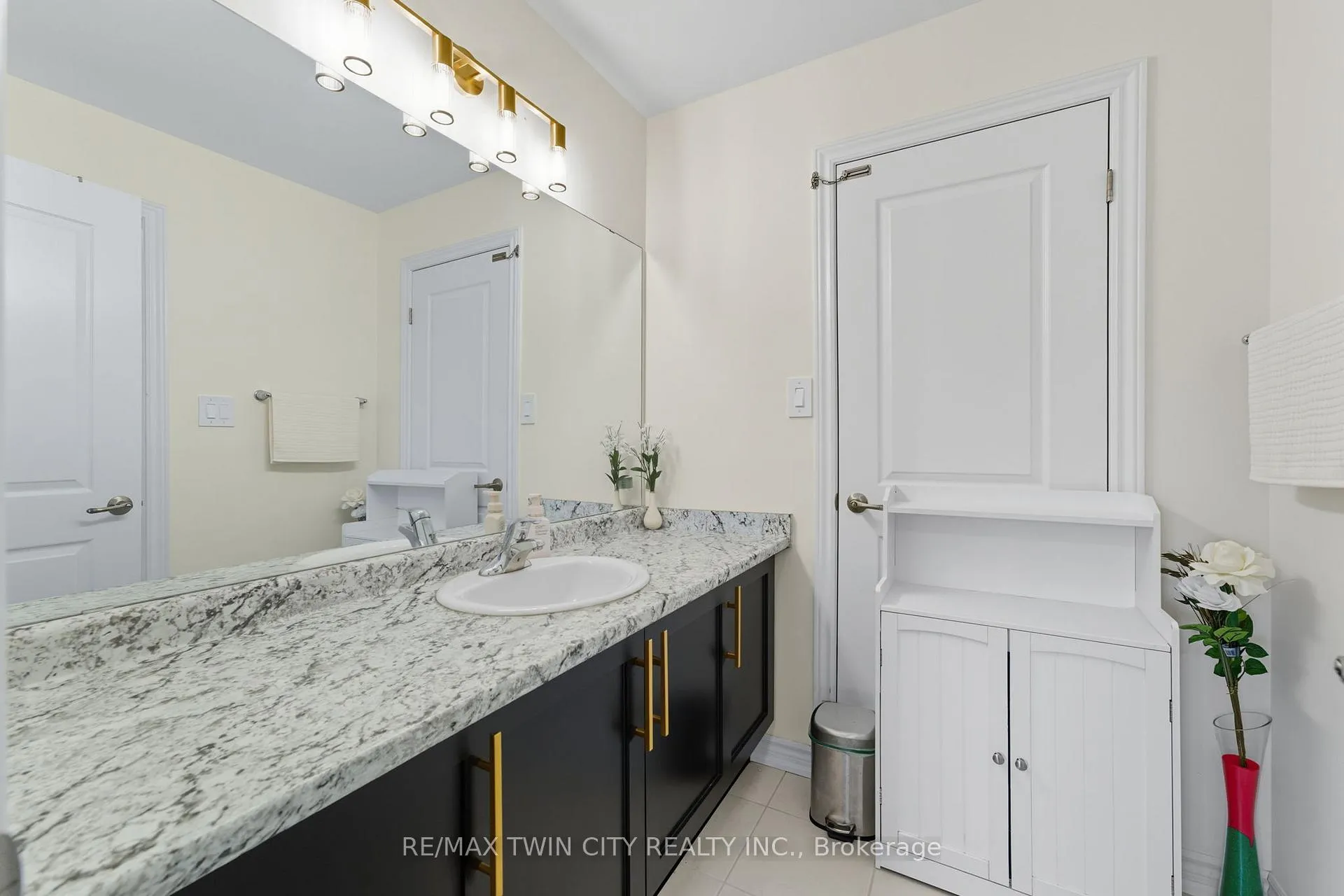 Photo 27 of 23 Whitton Drive, Brant, Paris — HOMEH
