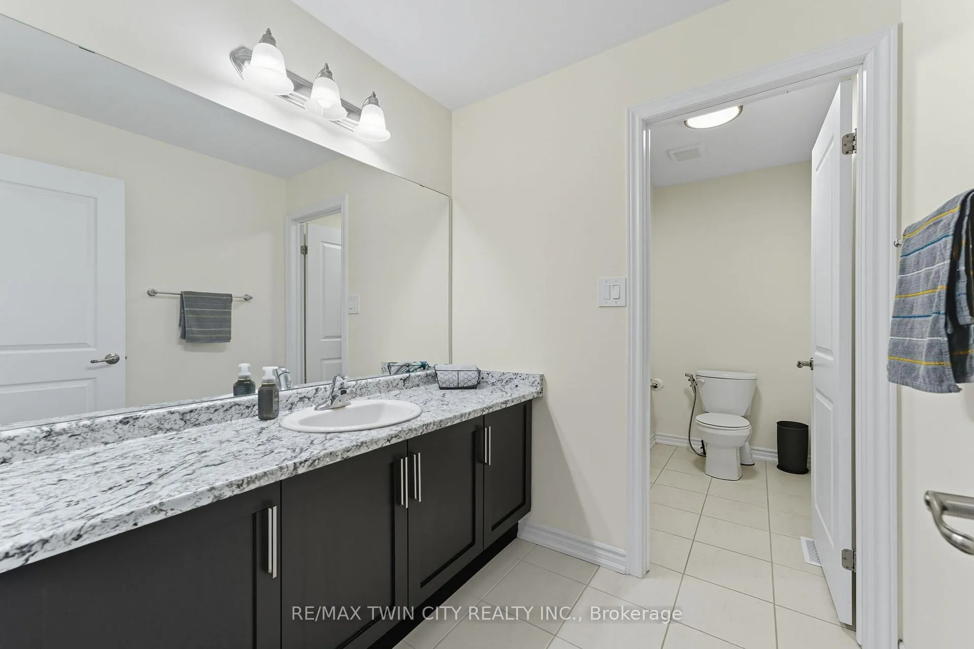 Photo 28 of 23 Whitton Drive, Brant, Paris — HOMEH