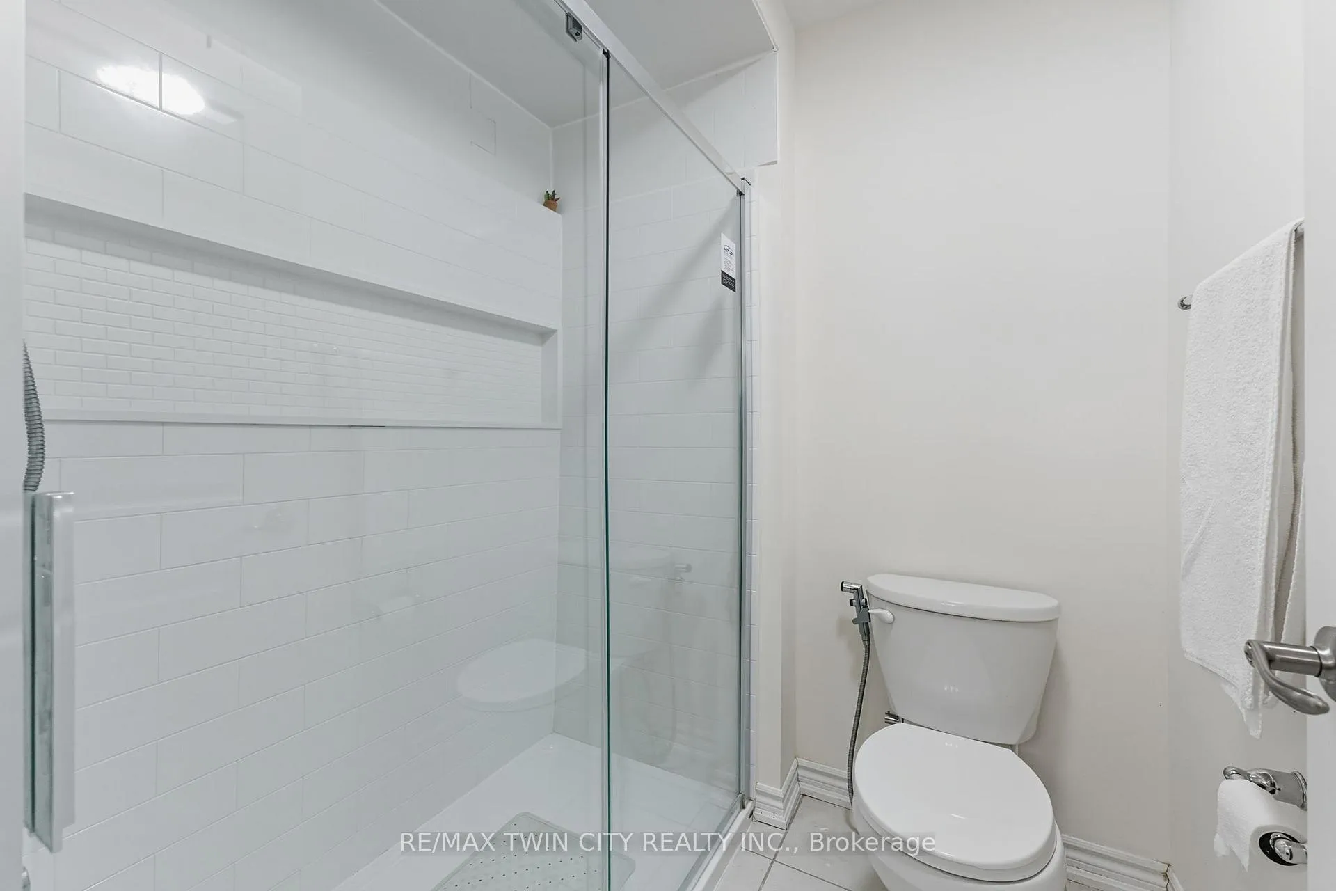 Photo 29 of 23 Whitton Drive, Brant, Paris — HOMEH