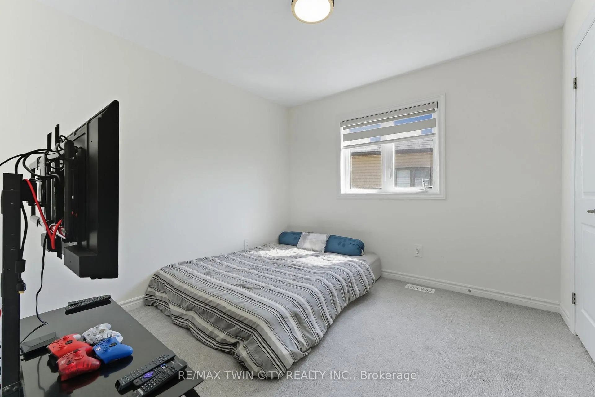 Photo 31 of 23 Whitton Drive, Brant, Paris — HOMEH