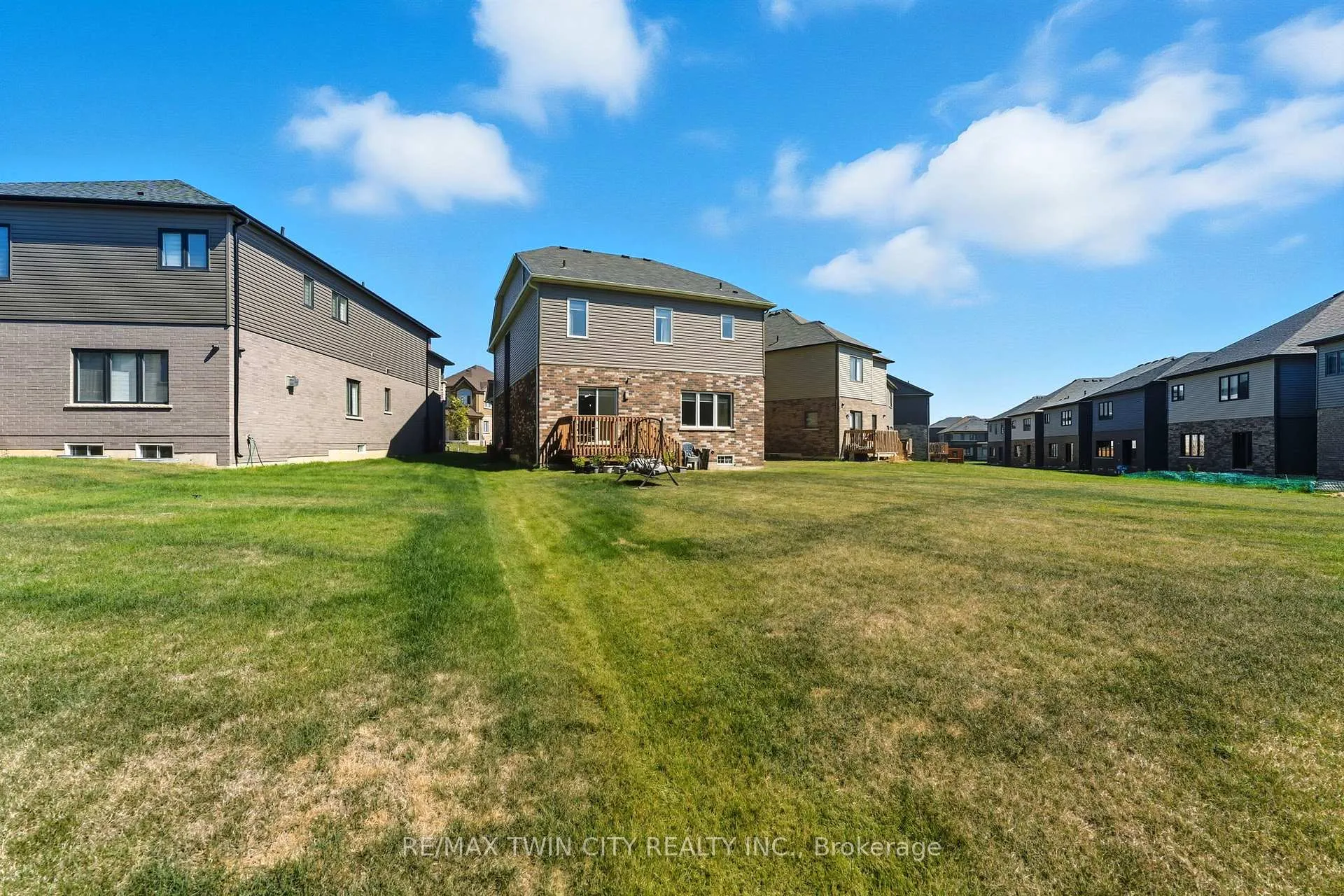Photo 33 of 23 Whitton Drive, Brant, Paris — HOMEH