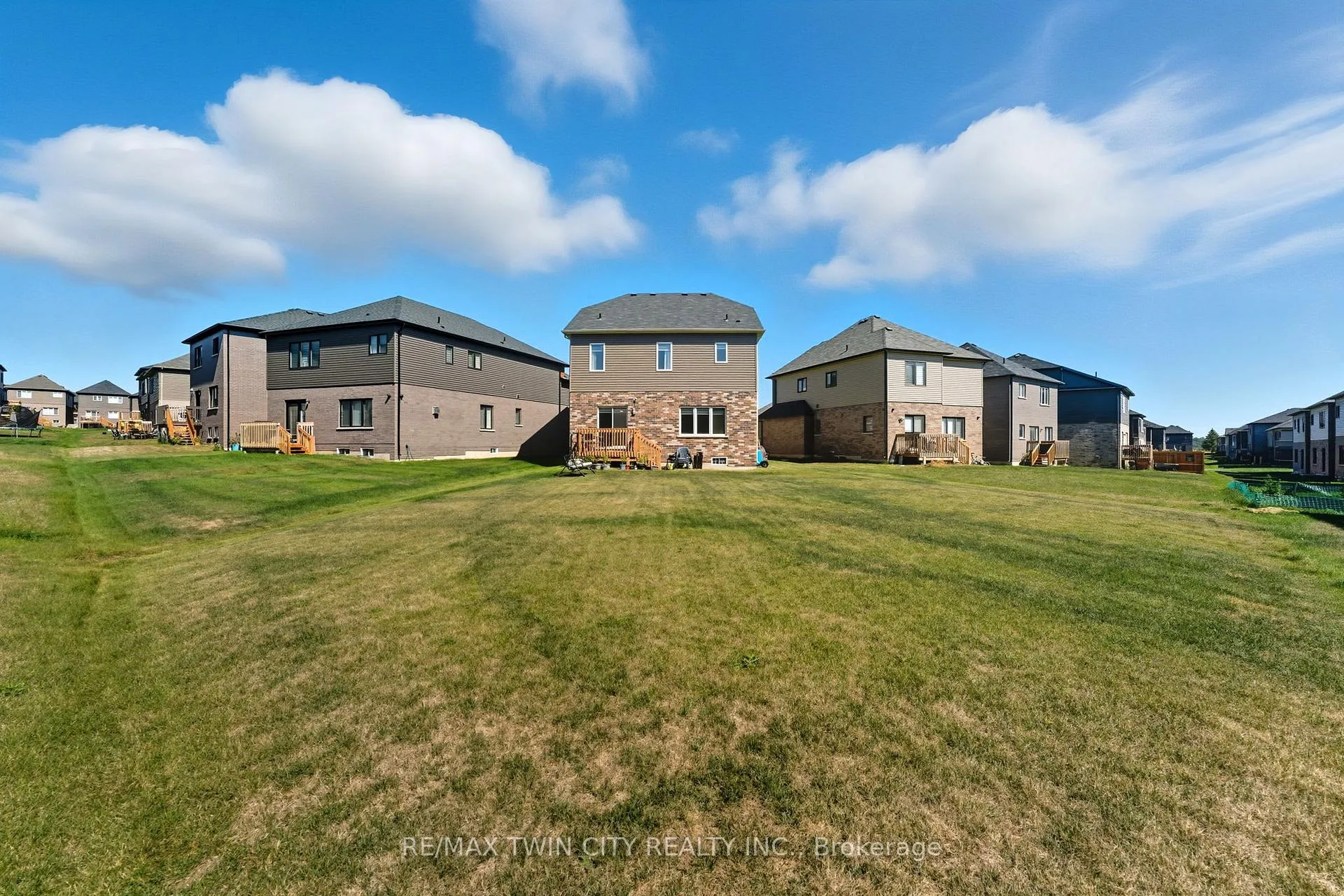 Photo 34 of 23 Whitton Drive, Brant, Paris — HOMEH