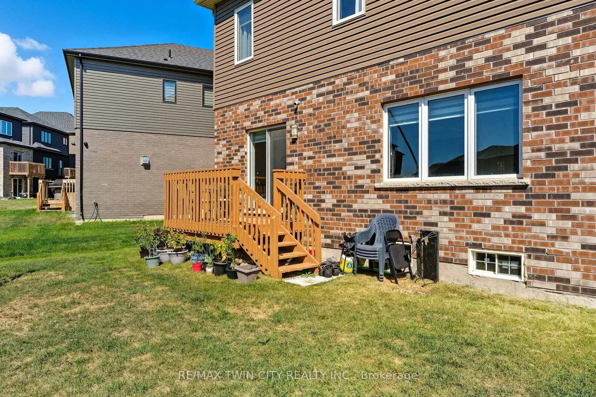 Photo 35 of 23 Whitton Drive, Brant, Paris — HOMEH