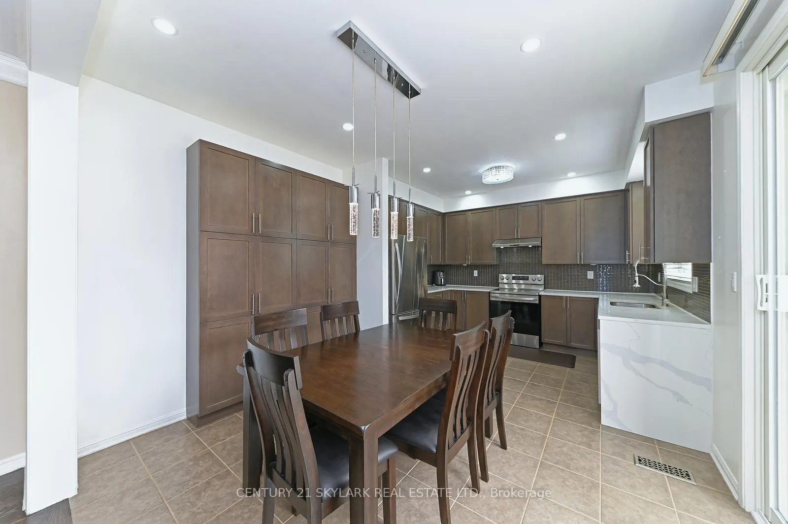 Photo 12 of 24 Dalton Drive, Cambridge, Silver Heights — HOMEH