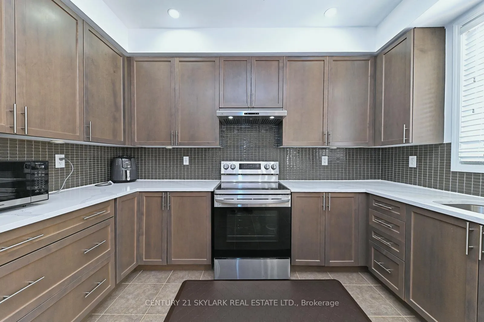 Photo 15 of 24 Dalton Drive, Cambridge, Silver Heights — HOMEH