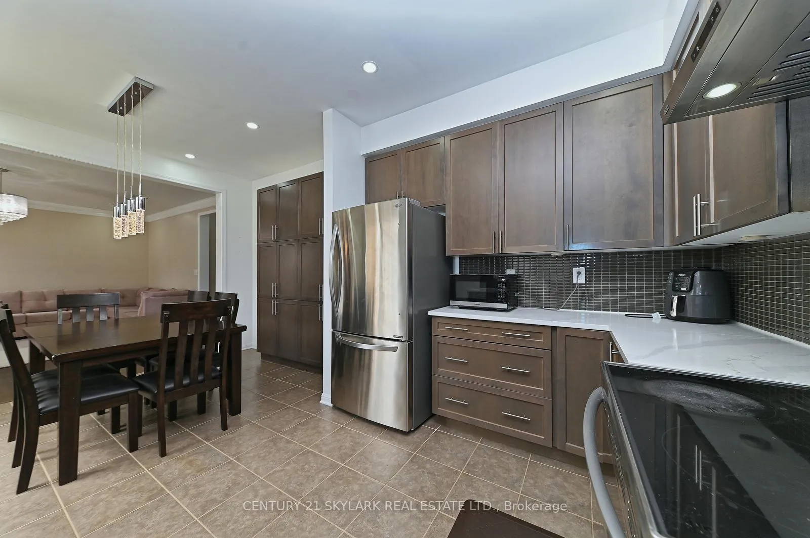 Photo 16 of 24 Dalton Drive, Cambridge, Silver Heights — HOMEH