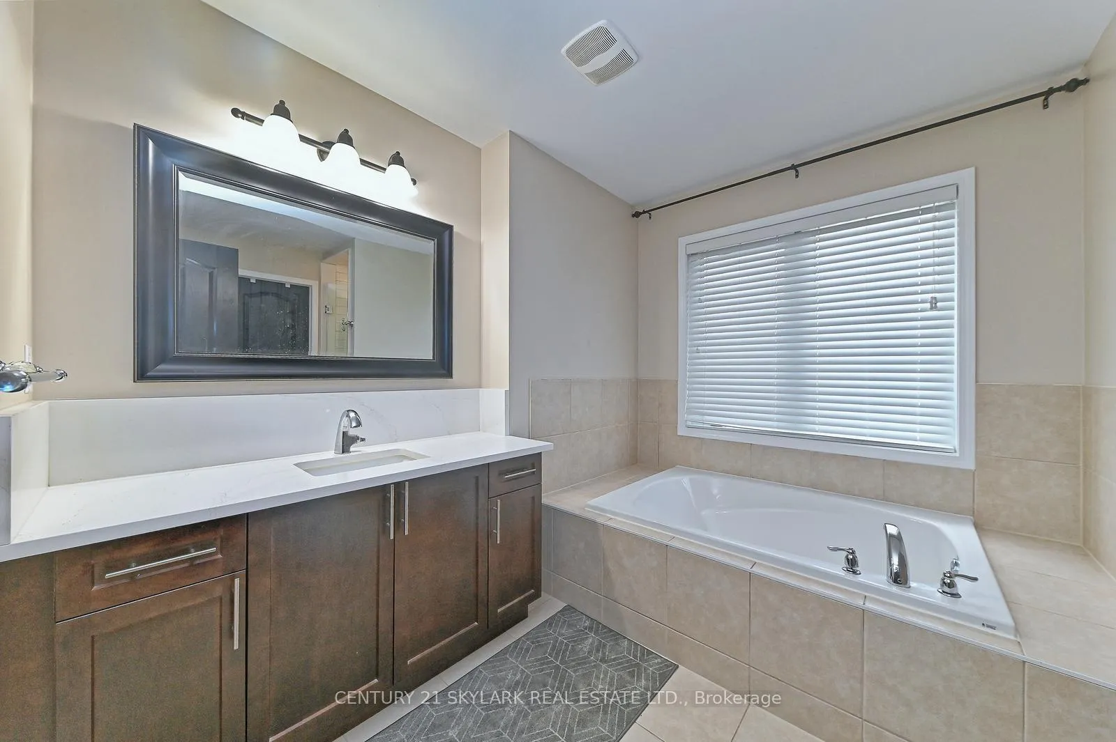 Photo 25 of 24 Dalton Drive, Cambridge, Silver Heights — HOMEH