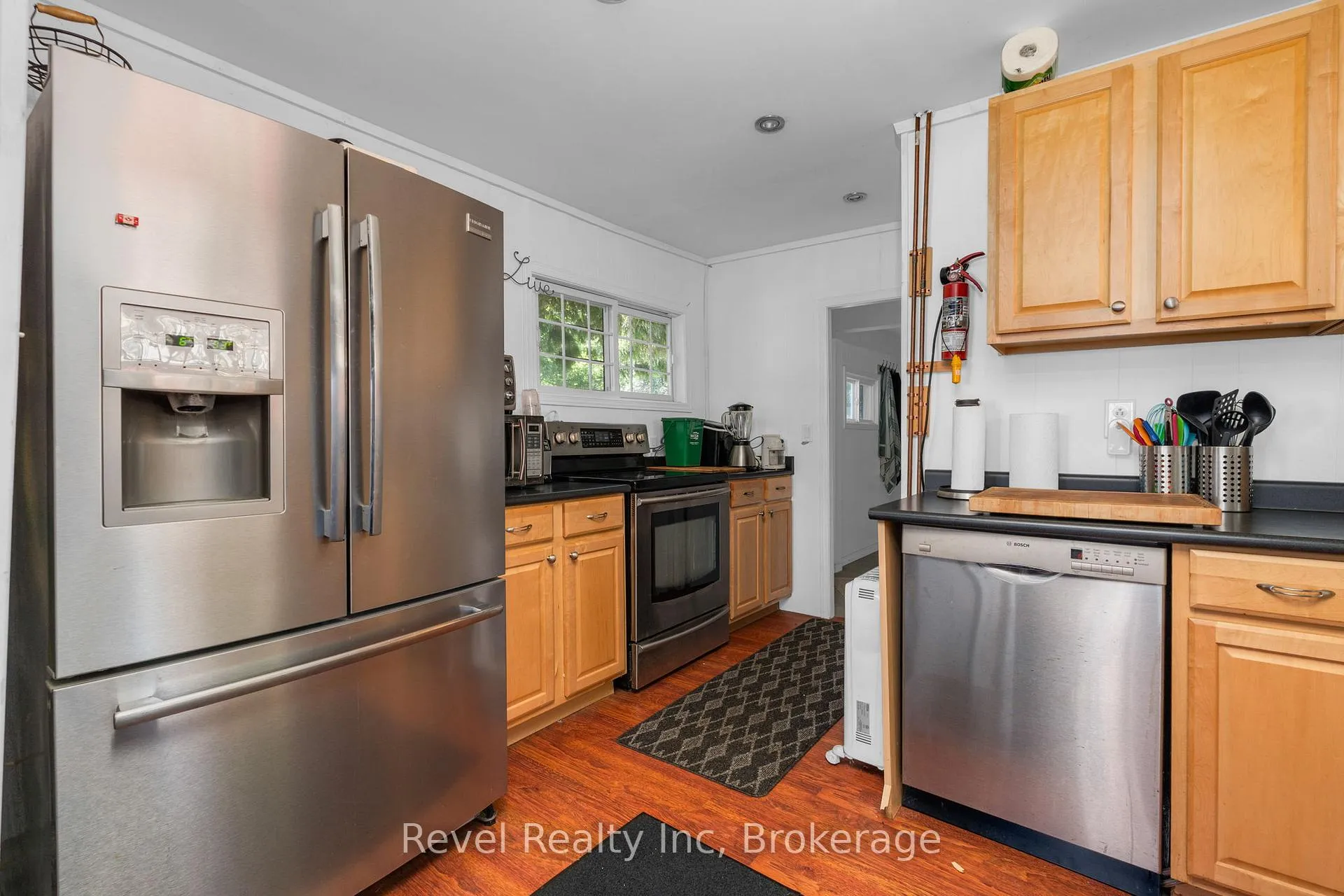 Photo 8 of 120 Andrew Drive, Tiny, Rural Tiny — HOMEH