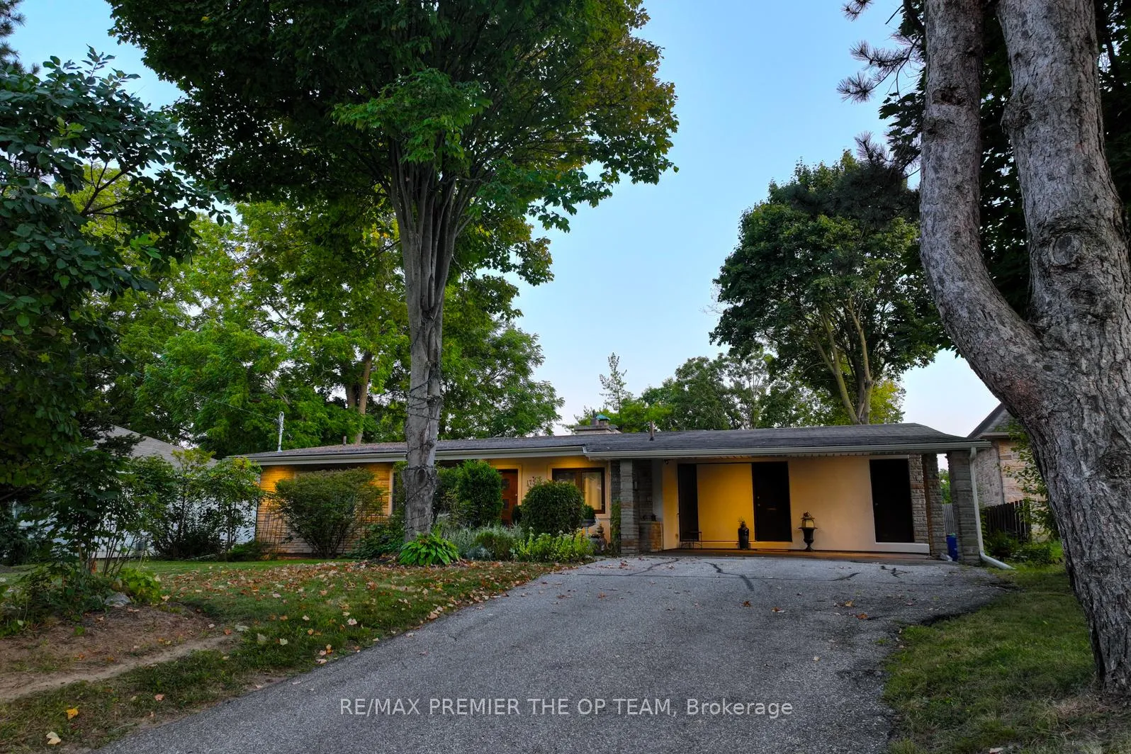 Photo 3 of 175 Davidson Drive, Vaughan, Islington Woods — HOMEH