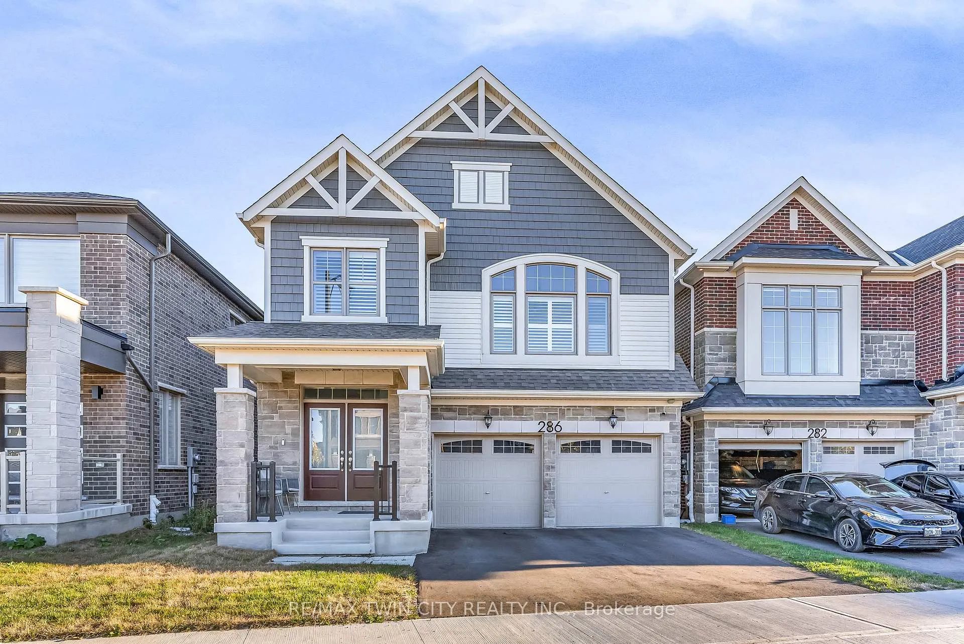 Photo 2 of 286 Forestwalk Street, Kitchener — HOMEH