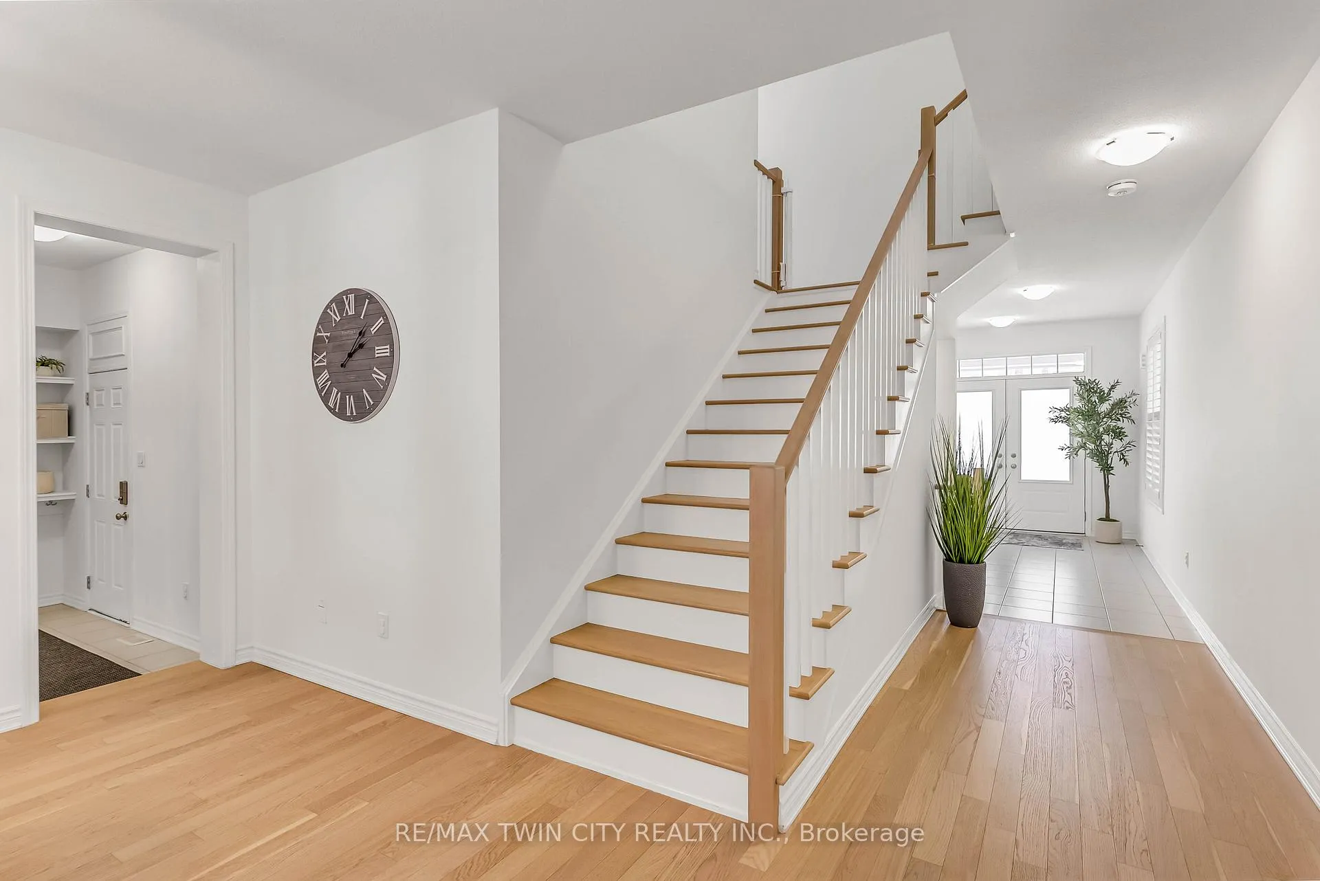 Photo 5 of 286 Forestwalk Street, Kitchener — HOMEH