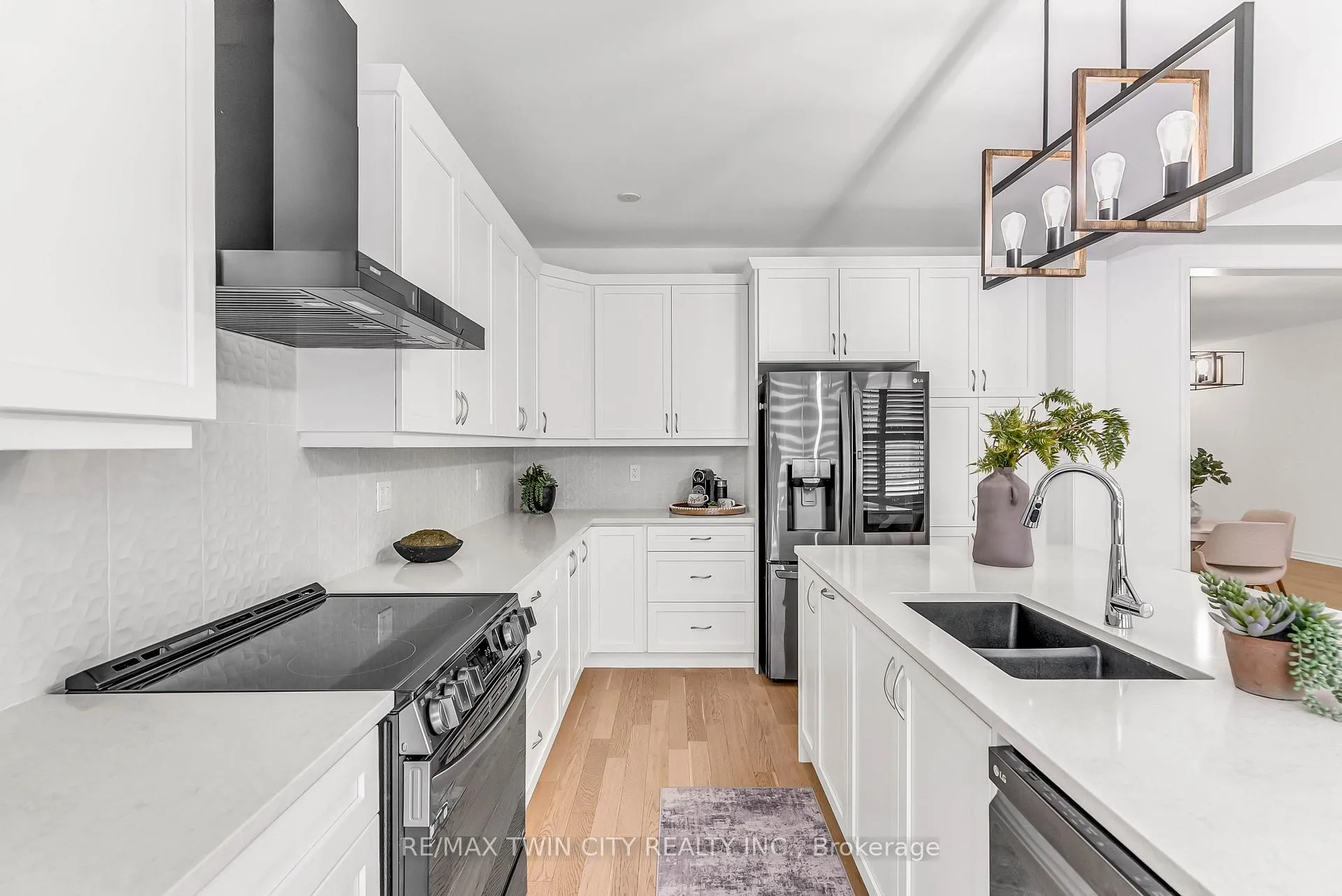 Photo 10 of 286 Forestwalk Street, Kitchener — HOMEH