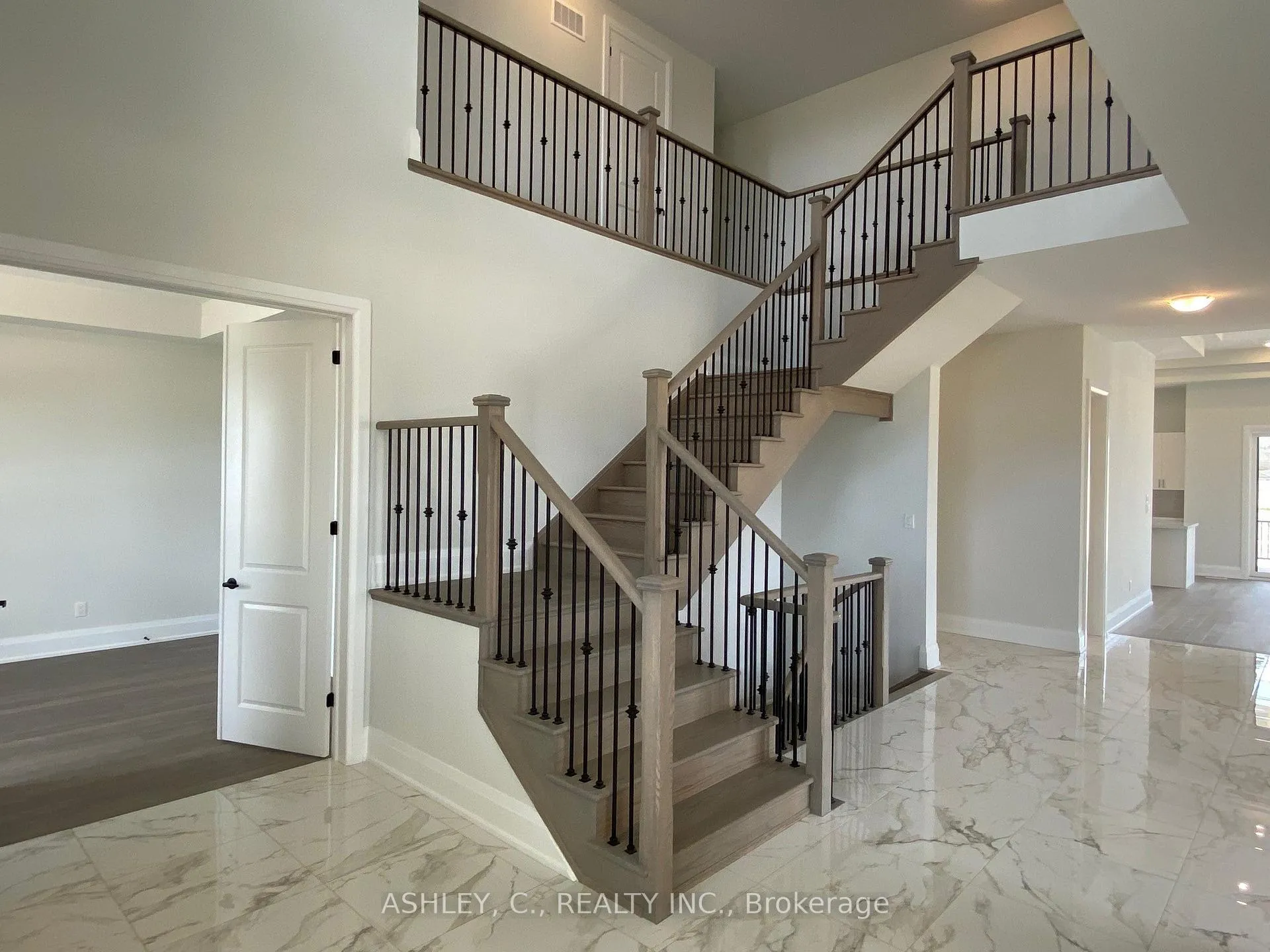 Photo 3 of 34 Holly Lane Drive, Caledon, Alton — HOMEH