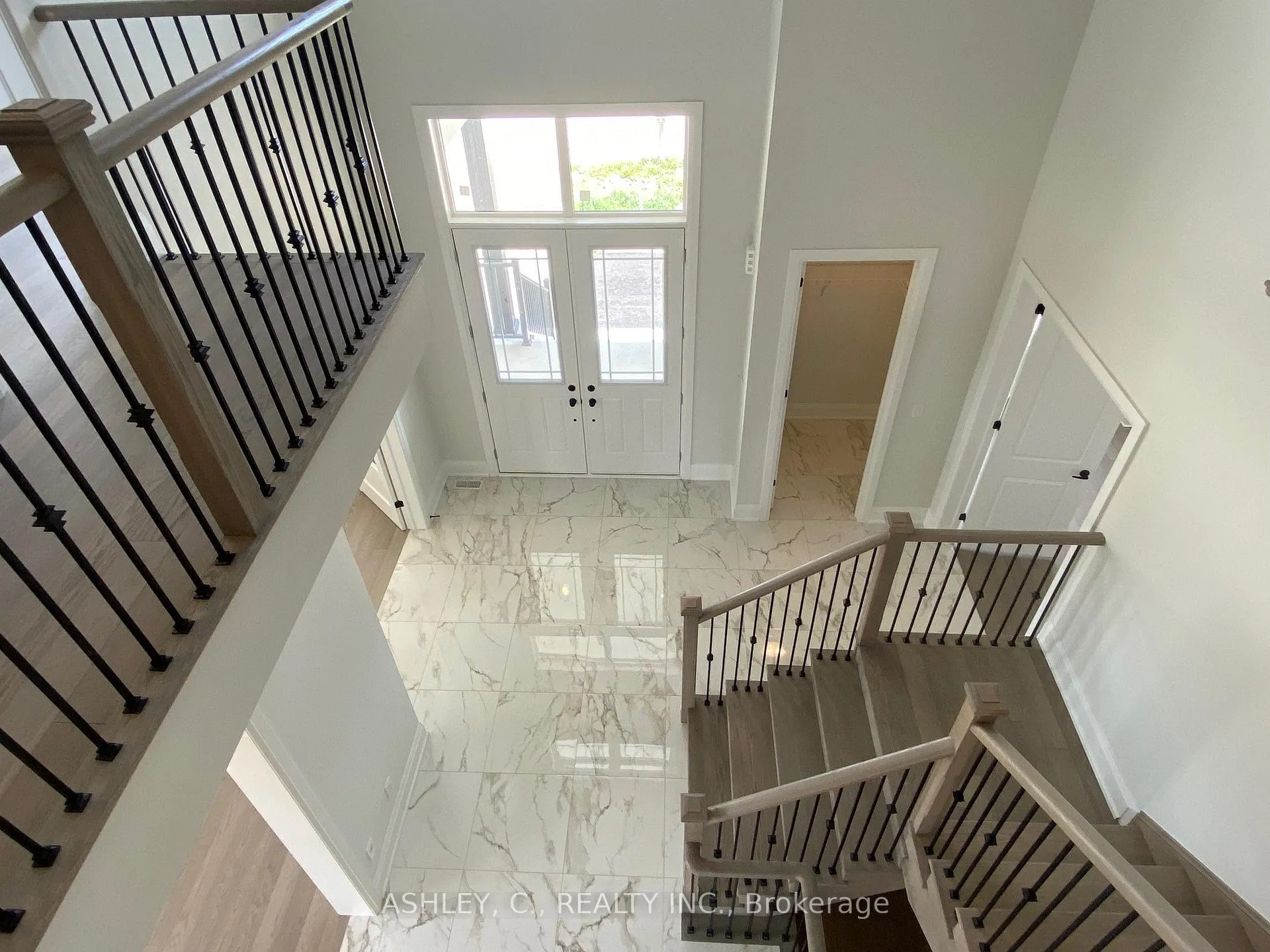 Photo 4 of 34 Holly Lane Drive, Caledon, Alton — HOMEH
