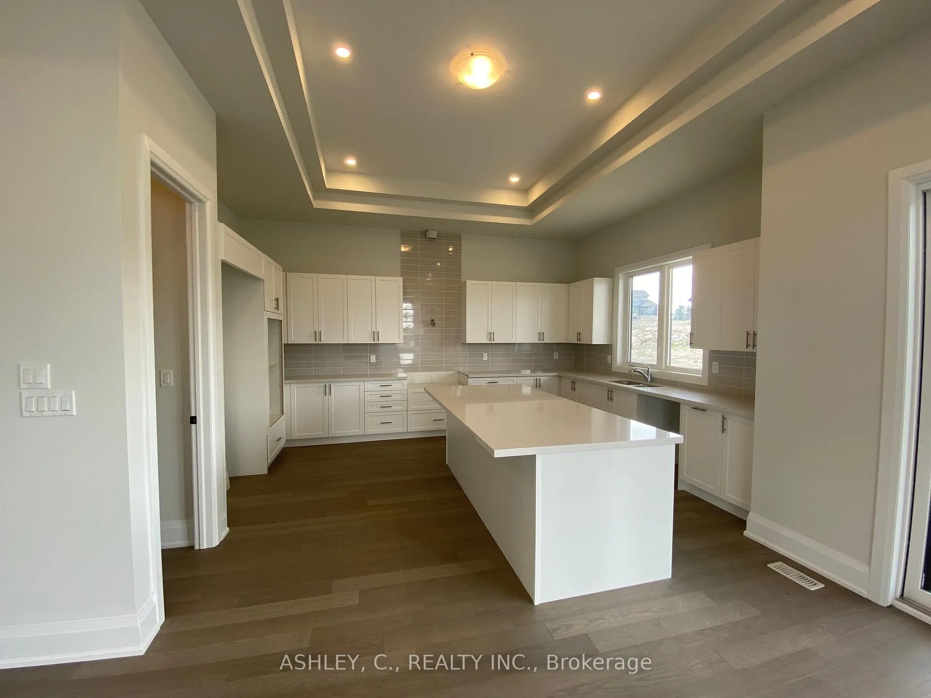 Photo 11 of 34 Holly Lane Drive, Caledon, Alton — HOMEH