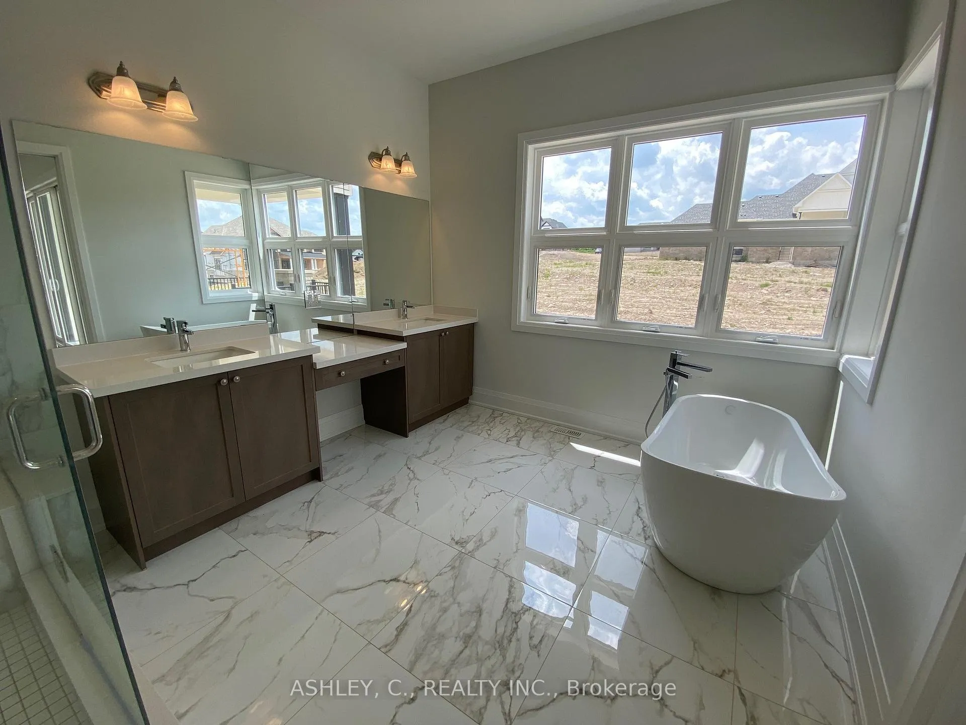 Photo 15 of 34 Holly Lane Drive, Caledon, Alton — HOMEH