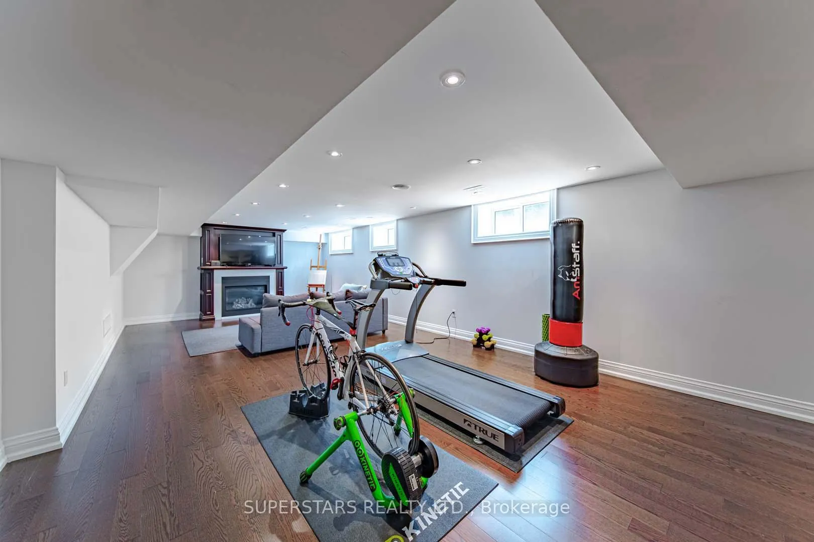 Photo 18 of 643 Glencairn Avenue, Toronto, Englemount-Lawrence — HOMEH