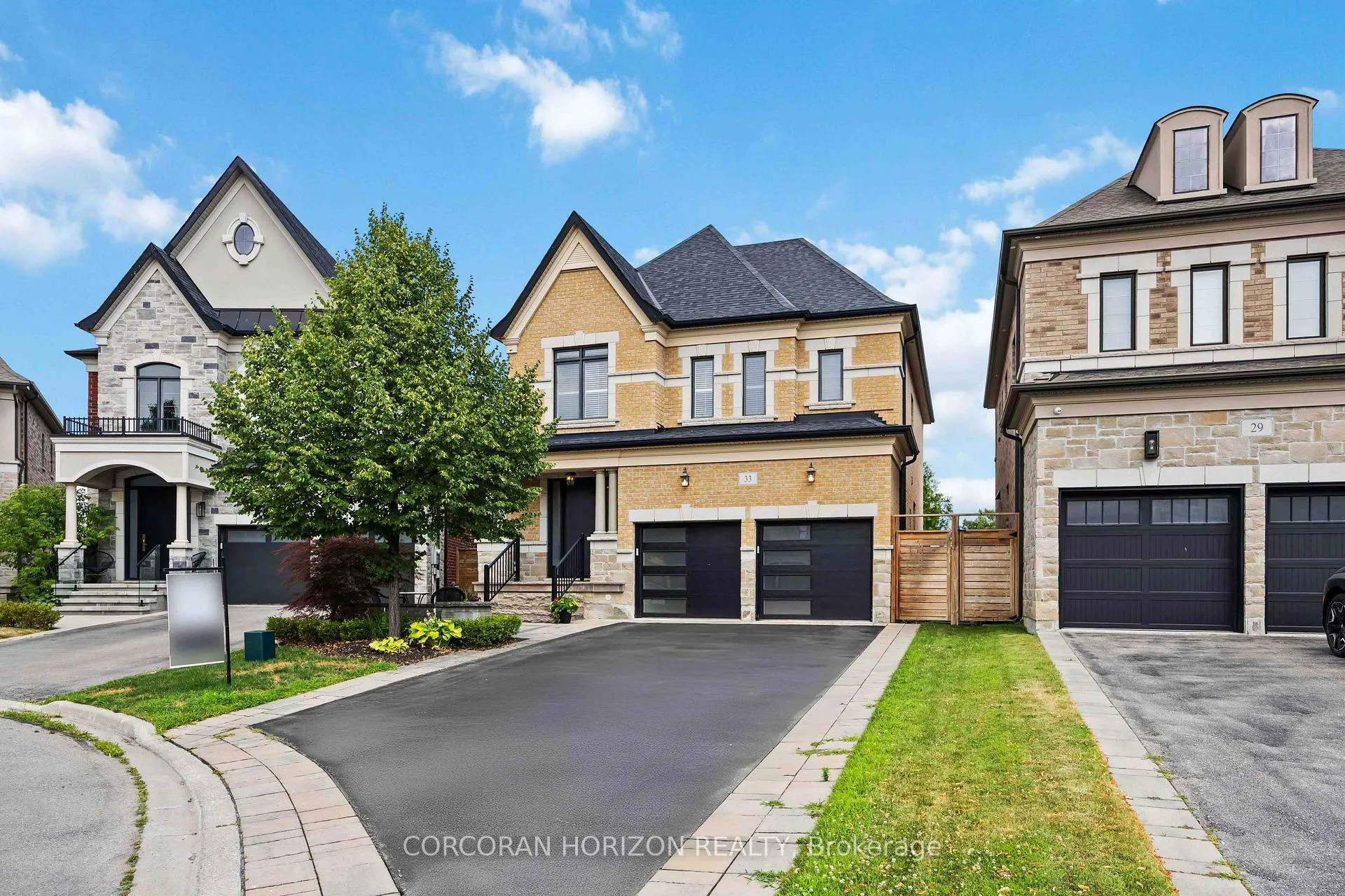 Photo 3 of 33 Kylemount Court, Vaughan, Patterson — HOMEH