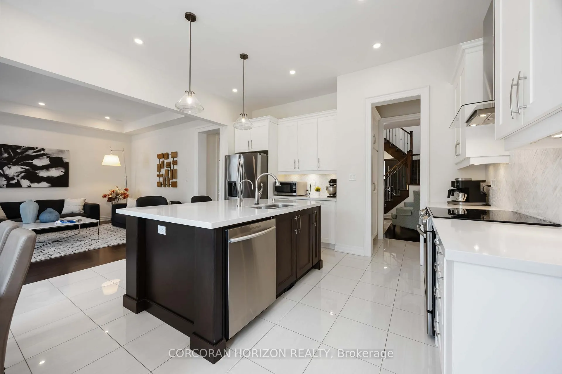 Photo 16 of 33 Kylemount Court, Vaughan, Patterson — HOMEH