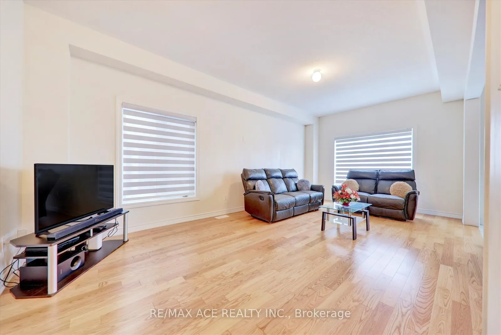 Photo 9 of 1097 Cameo Street, Pickering, Rural Pickering — HOMEH