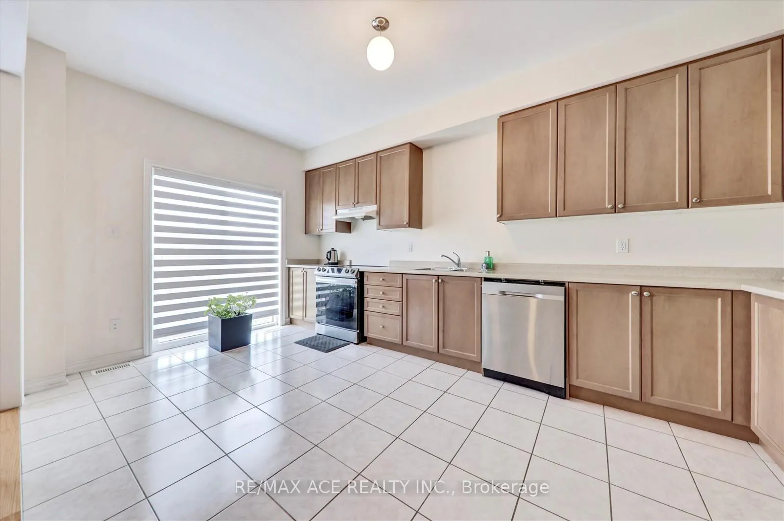 Photo 14 of 1097 Cameo Street, Pickering, Rural Pickering — HOMEH