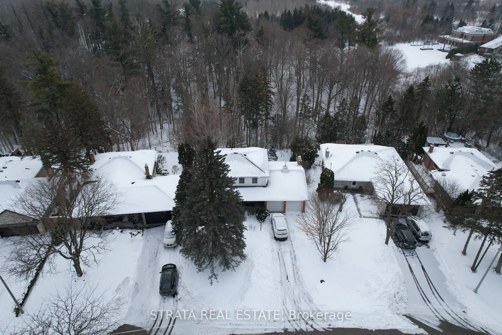 Photo 3 of 111 Camlaren Crescent, Vaughan, Kleinburg — HOMEH