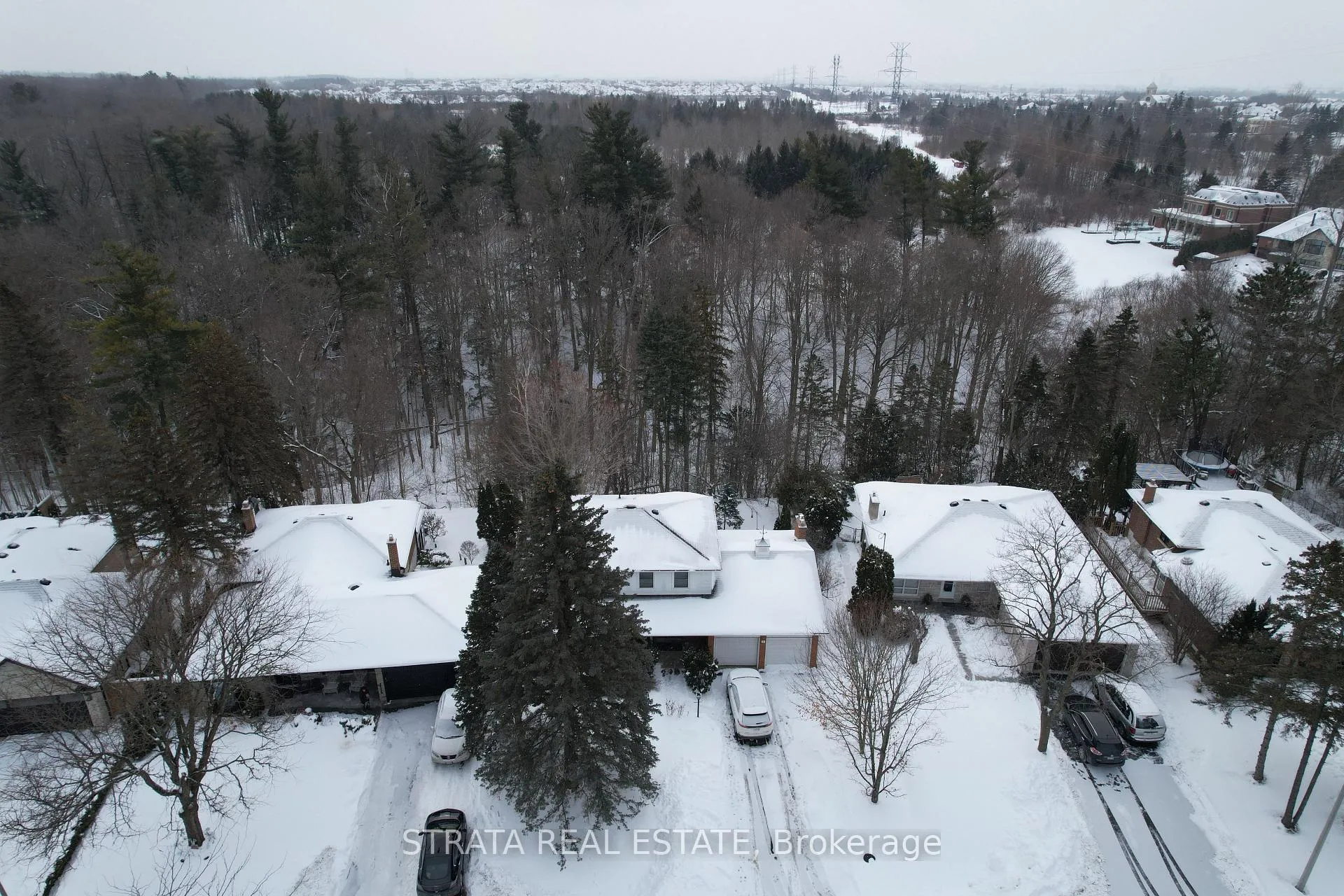 Photo 4 of 111 Camlaren Crescent, Vaughan, Kleinburg — HOMEH