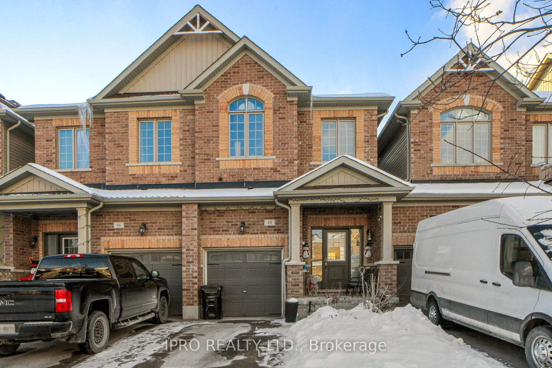 Front of 48 Hoard Avenue N