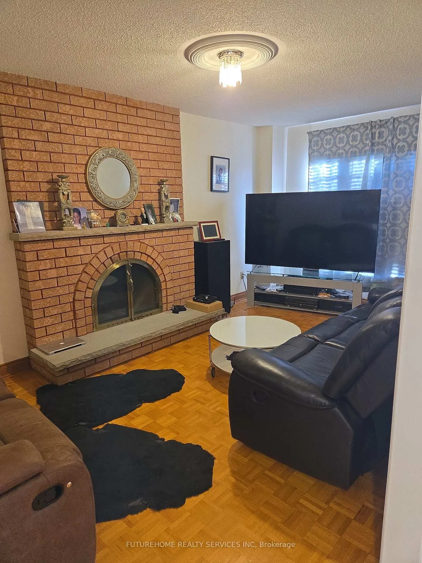 Photo 2 of 57 Jackman Crescent, Vaughan, West Woodbridge — HOMEH