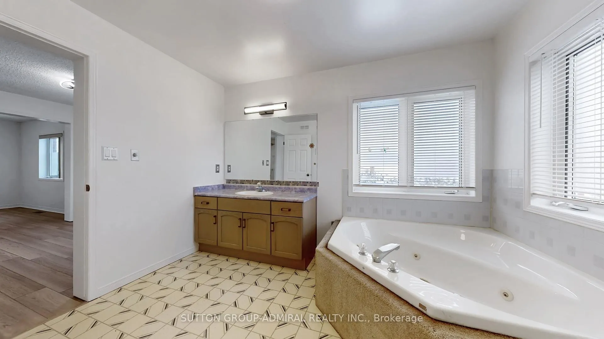 Photo 19 of 90 Clark Avenue, Markham, Thornhill — HOMEH