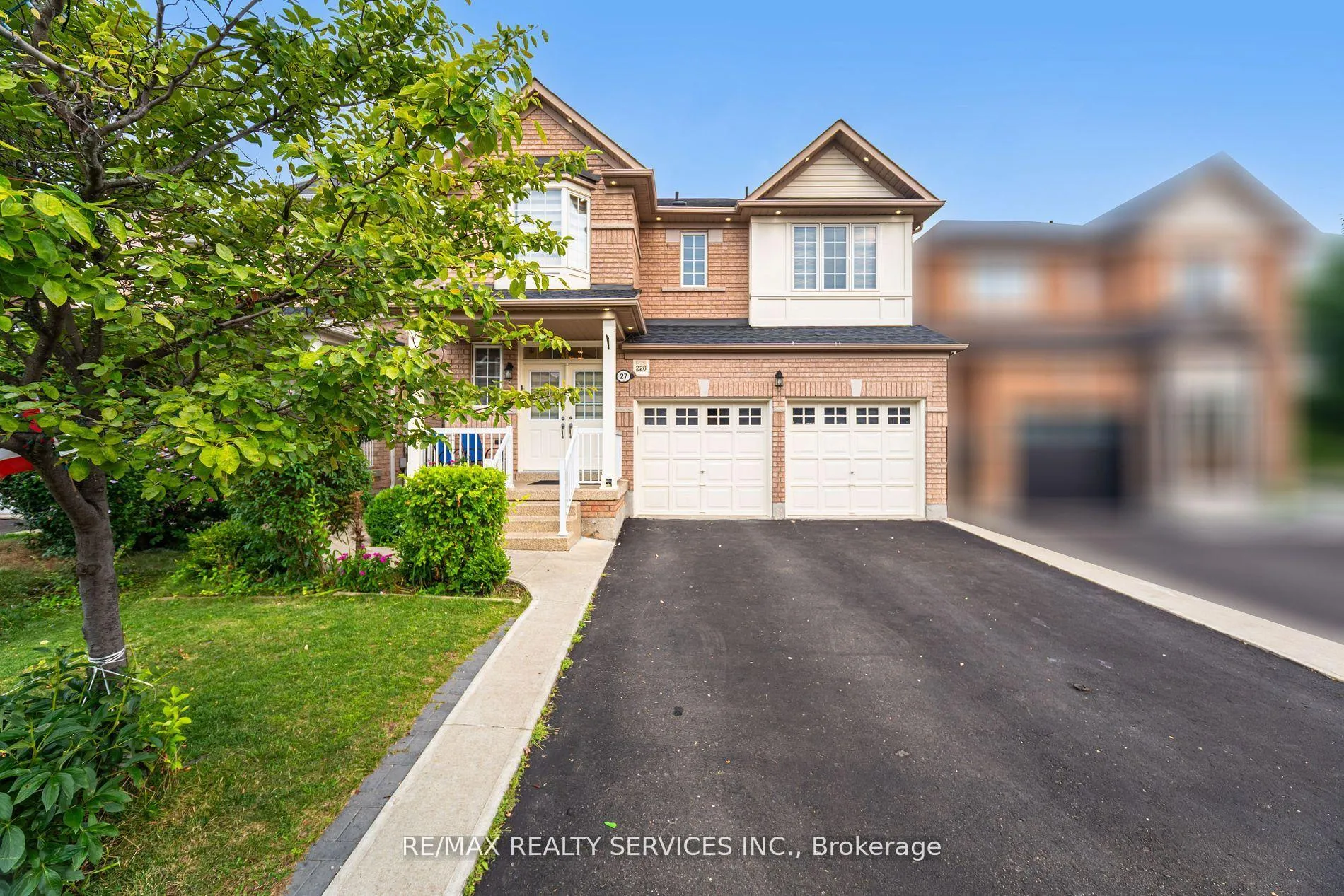 Front of 27 Hardgate Crescent