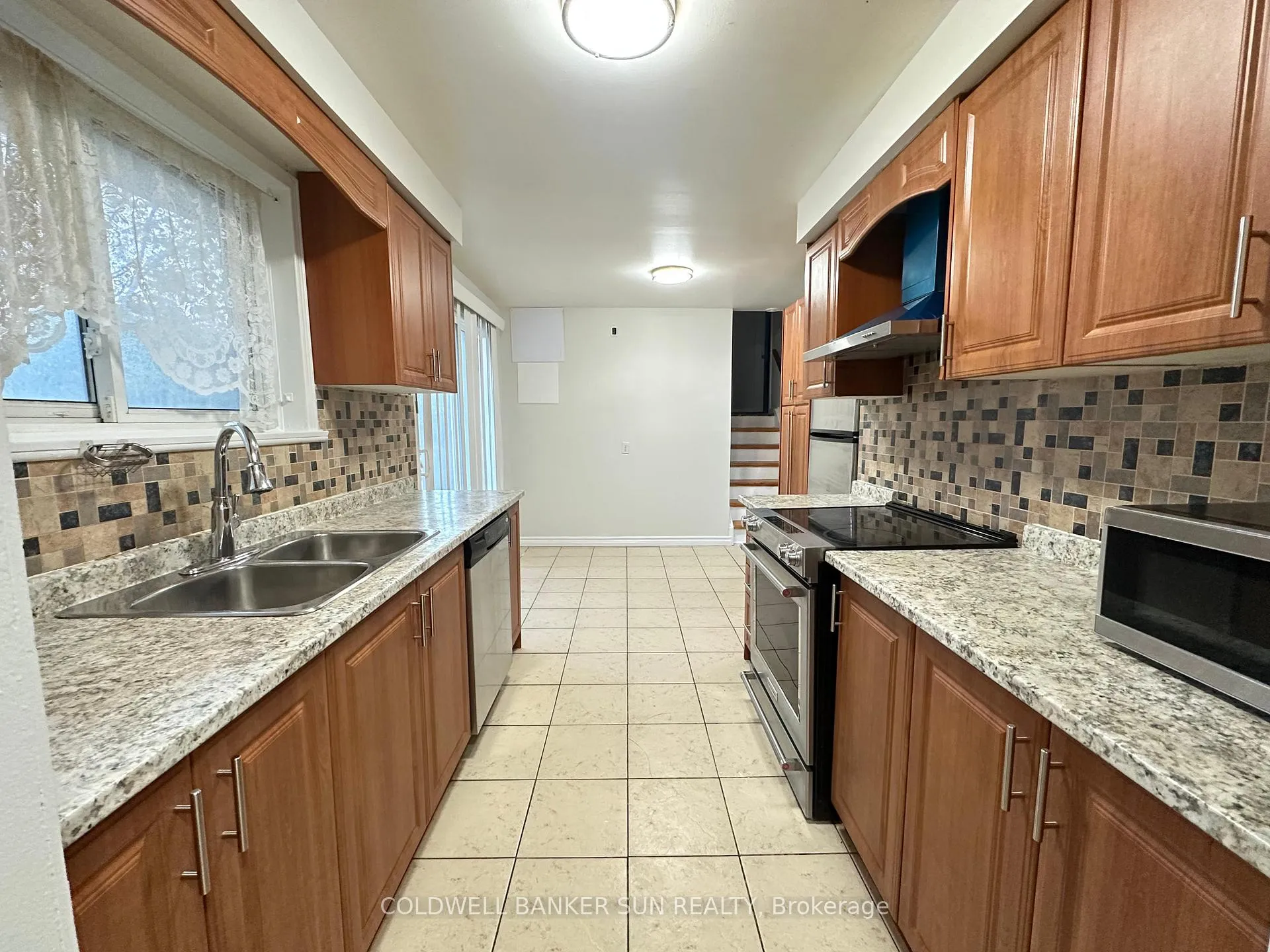 Photo 2 of 59 Flowertown Avenue, Brampton, Northwood Park — HOMEH