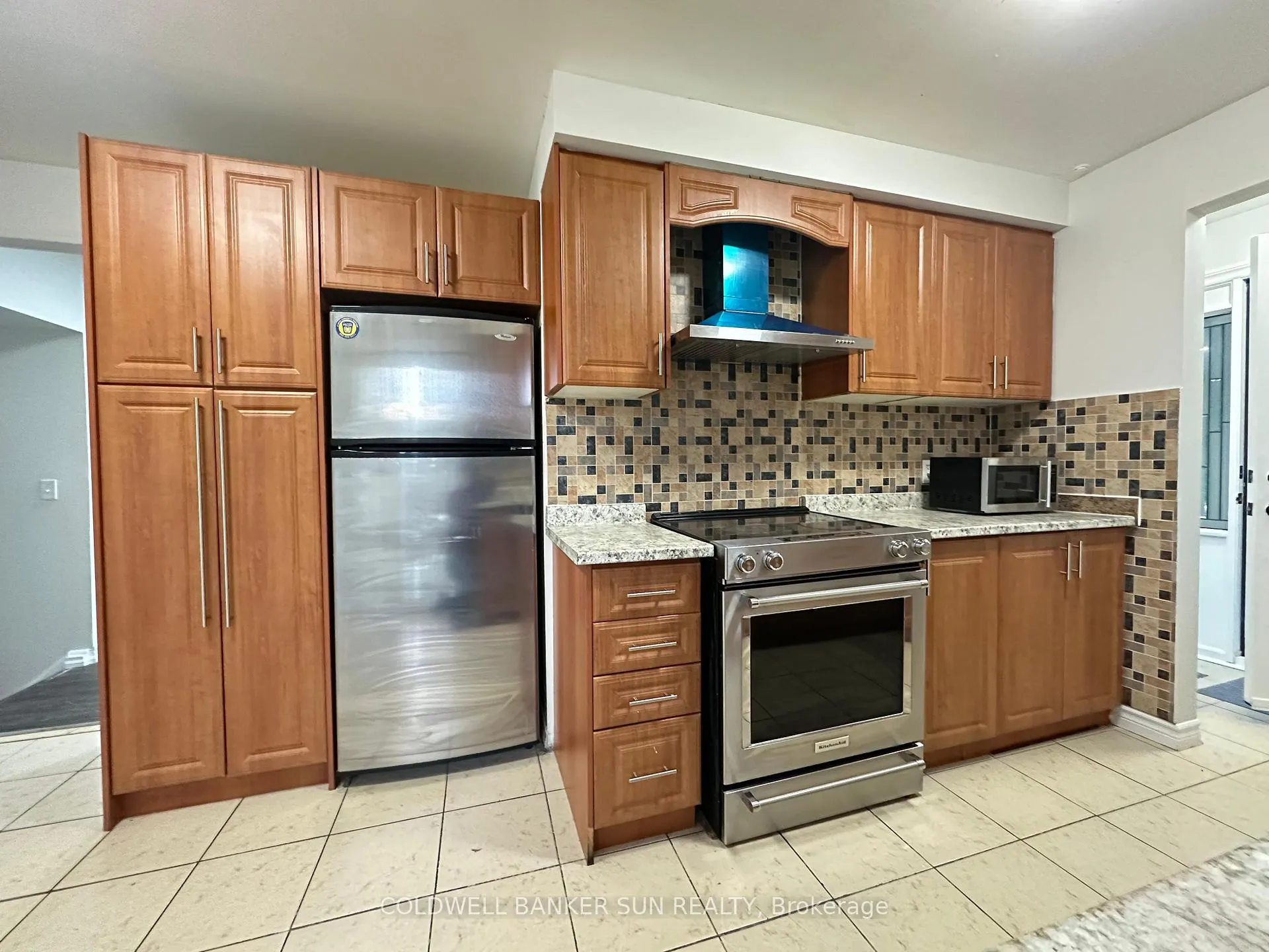 Photo 3 of 59 Flowertown Avenue, Brampton, Northwood Park — HOMEH
