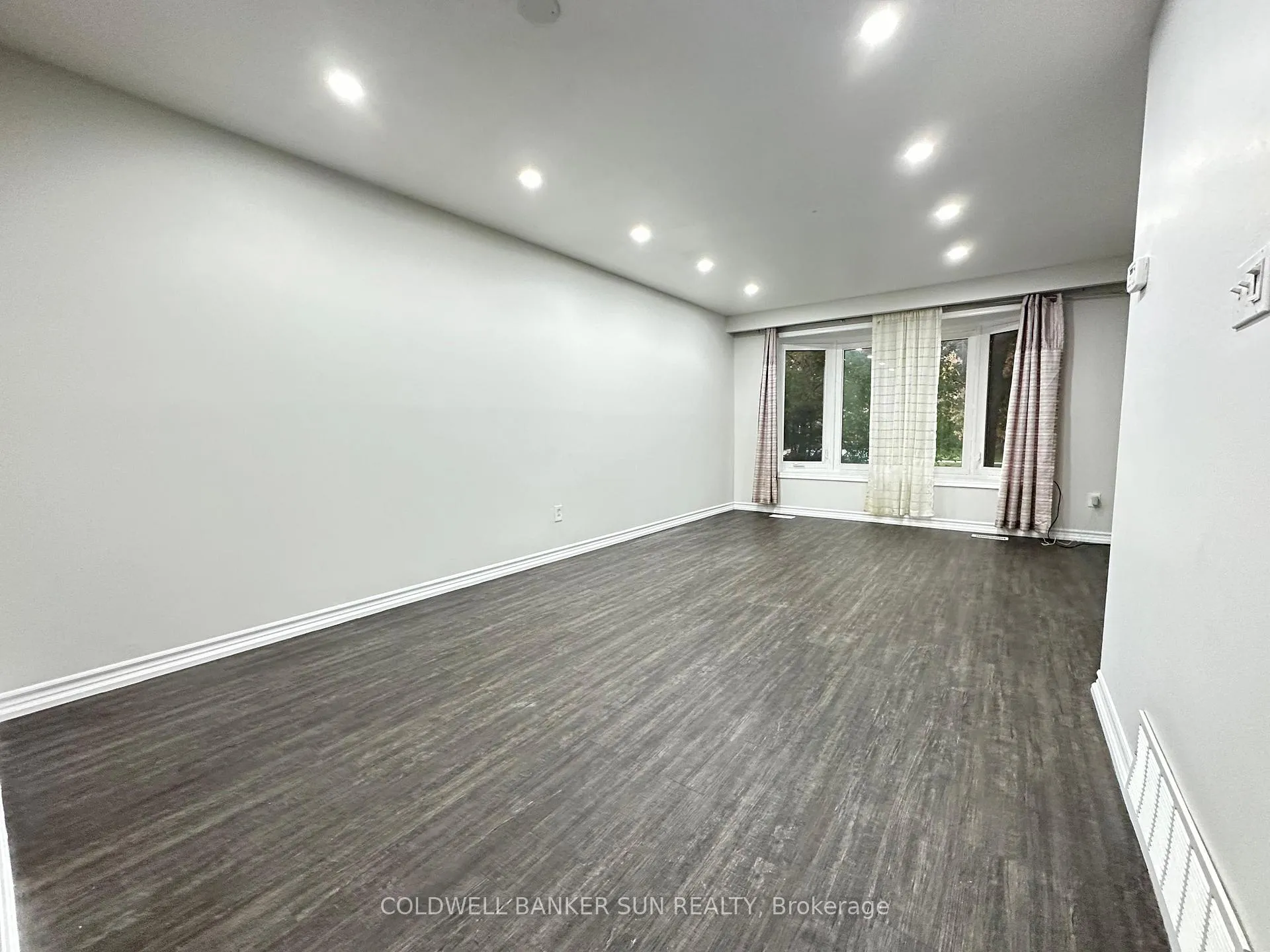 Photo 10 of 59 Flowertown Avenue, Brampton, Northwood Park — HOMEH