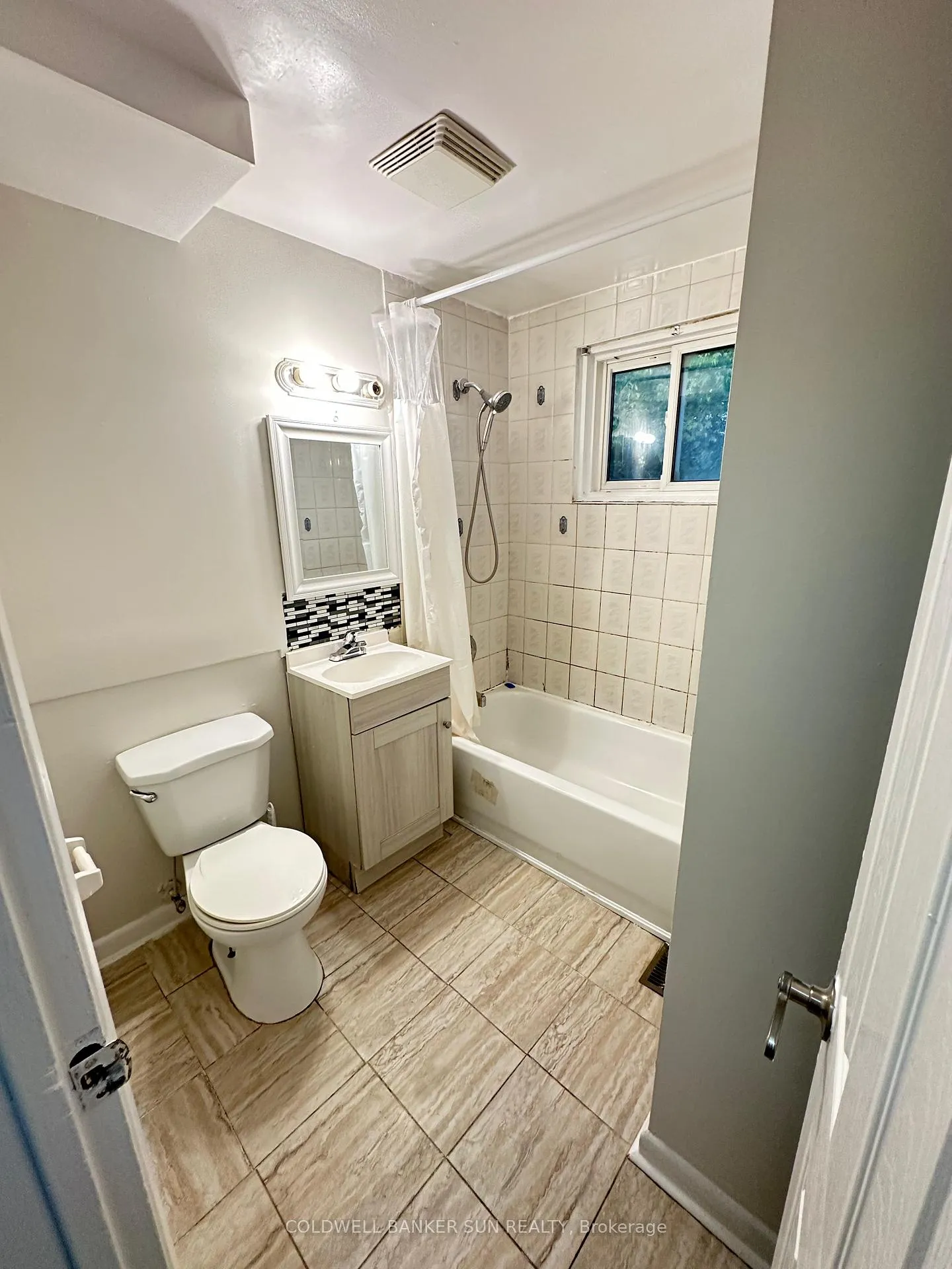 Photo 20 of 59 Flowertown Avenue, Brampton, Northwood Park — HOMEH