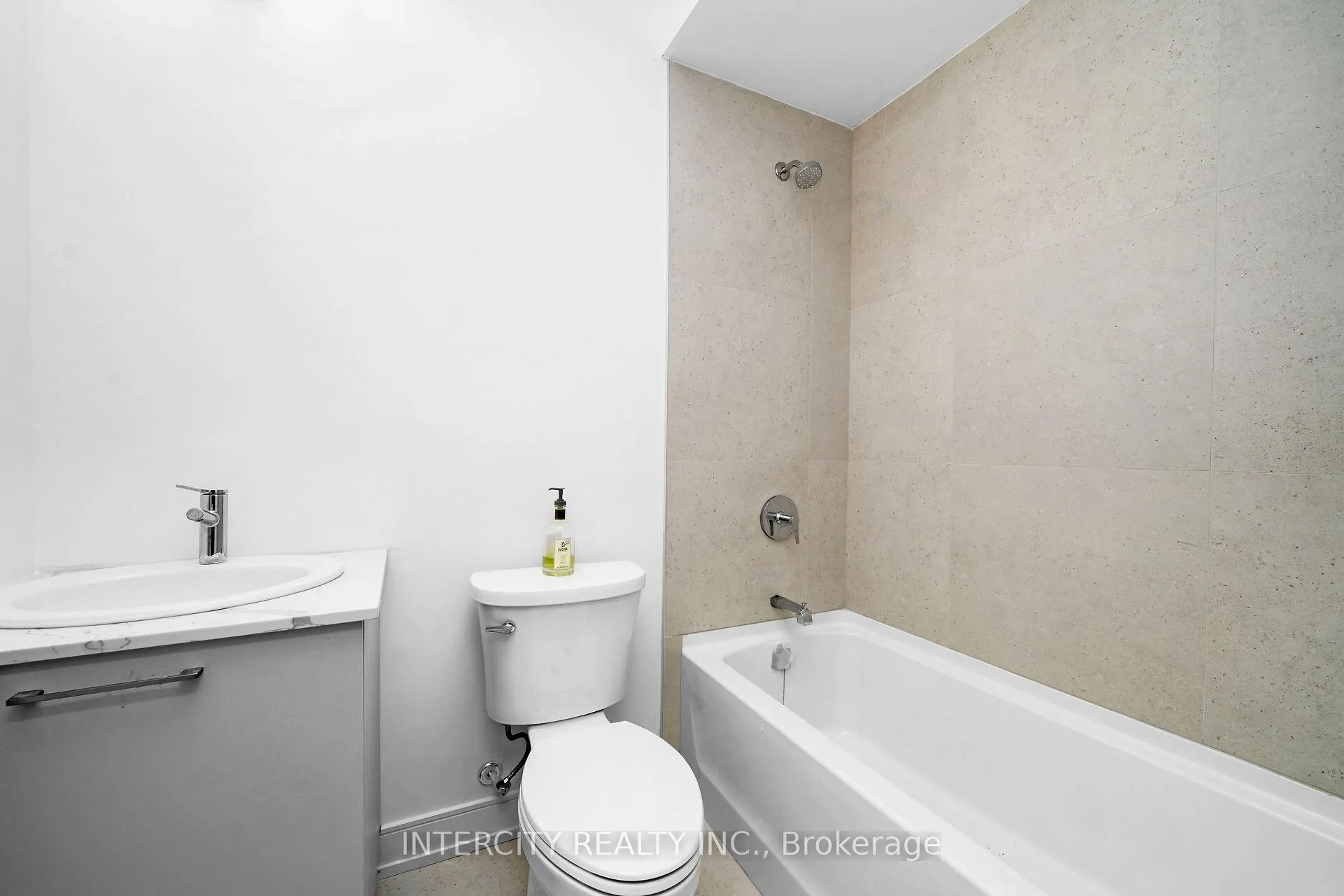 Photo 8 of 23 Desiree Place, Caledon, Bolton North — HOMEH