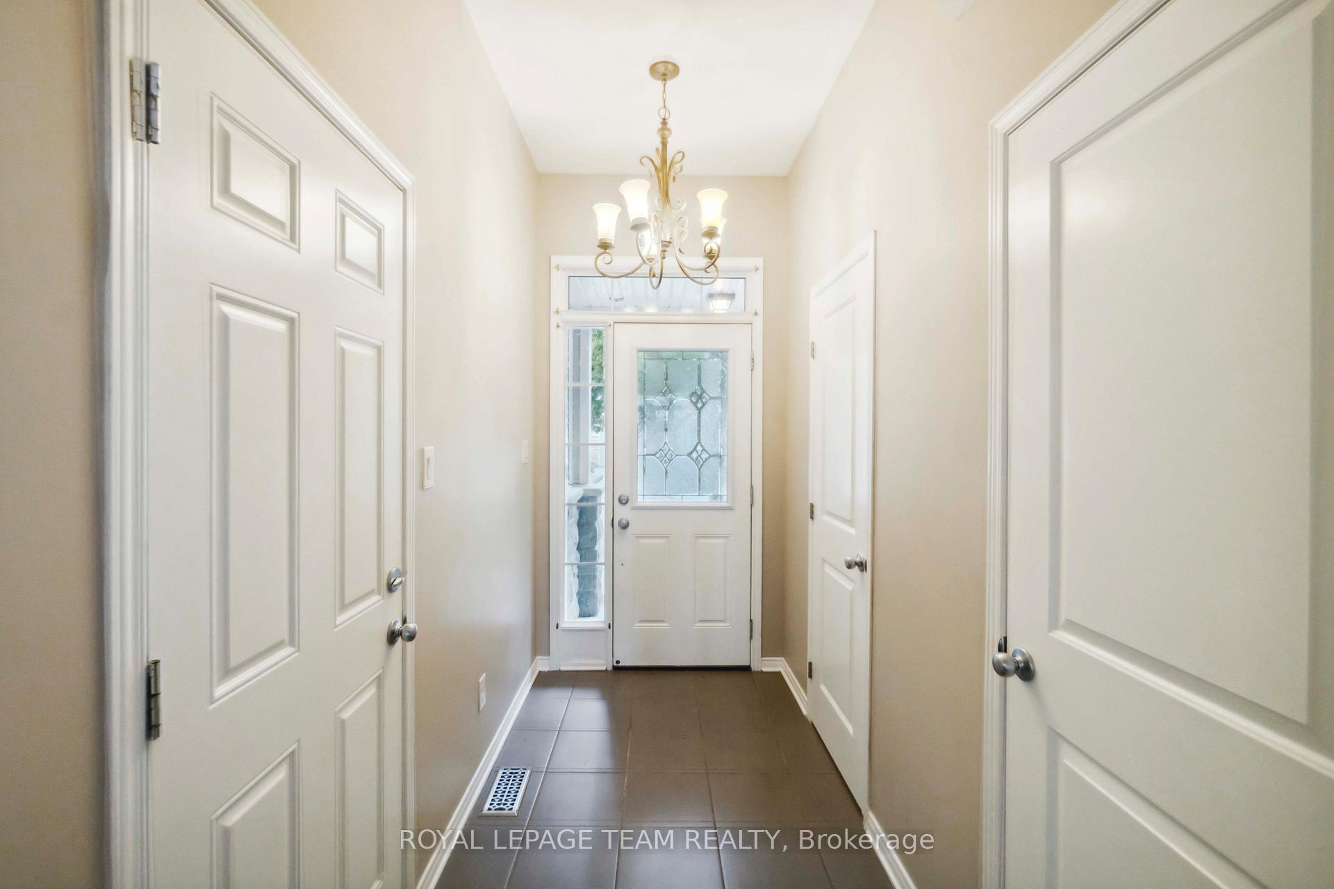 Photo 3 of 910 Caldermill Private, Ottawa, Barrhaven - Stonebridge — HOMEH